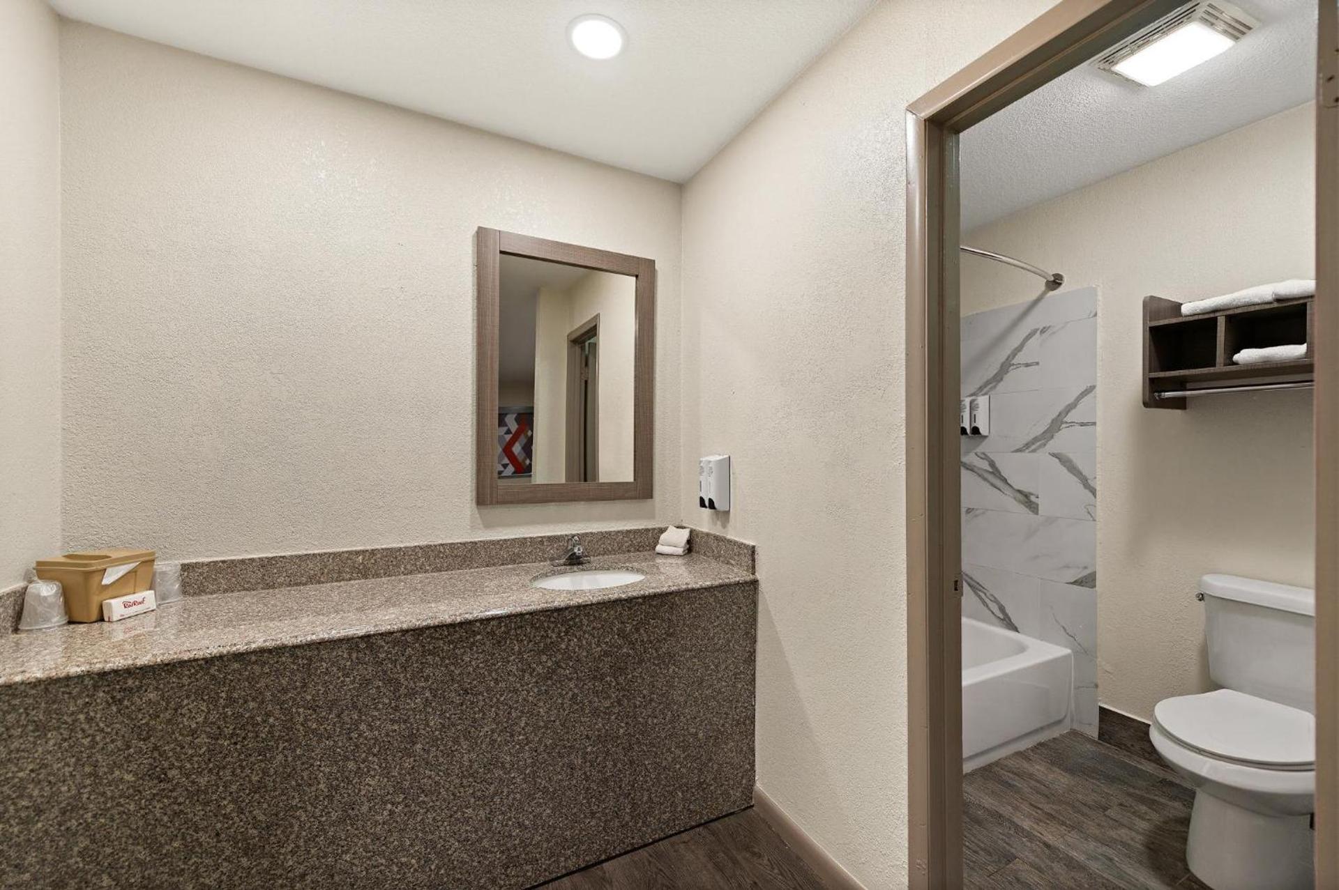 Red Roof Inn Nacogdoches photo 32