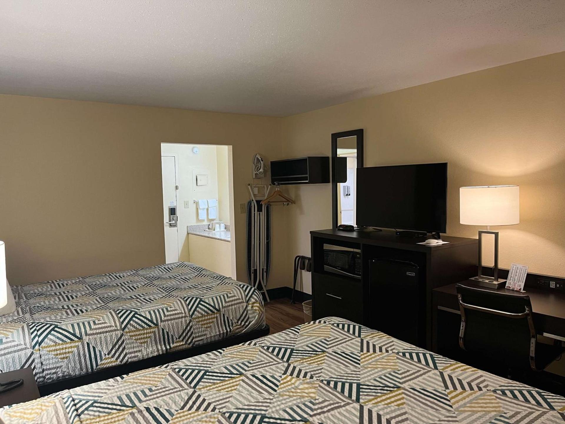 Motel 6 Forsyth, GA Tift College photo 21