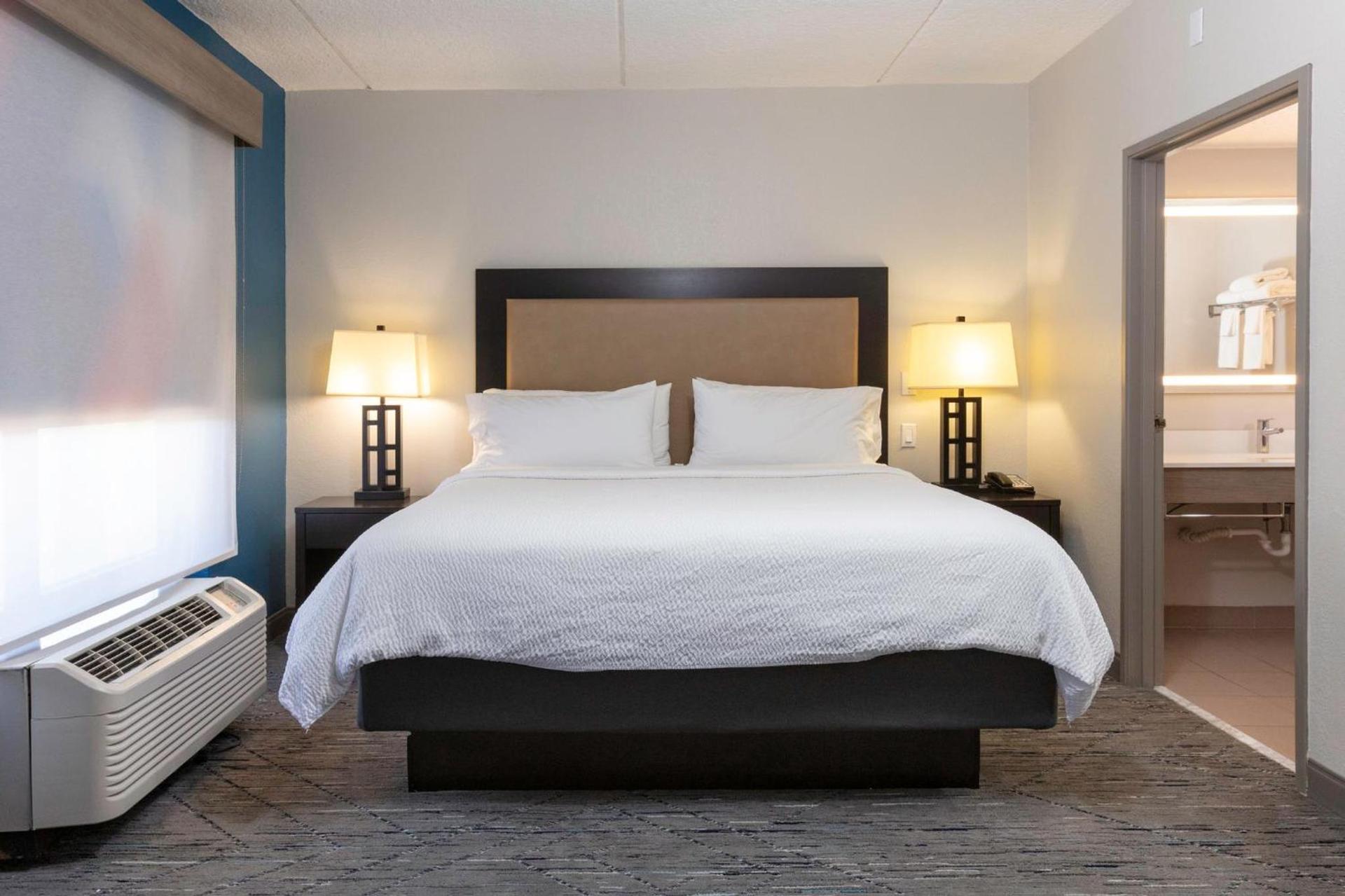 Holiday Inn Express Hotel & Suites Jacksonville Airport by IHG photo 53