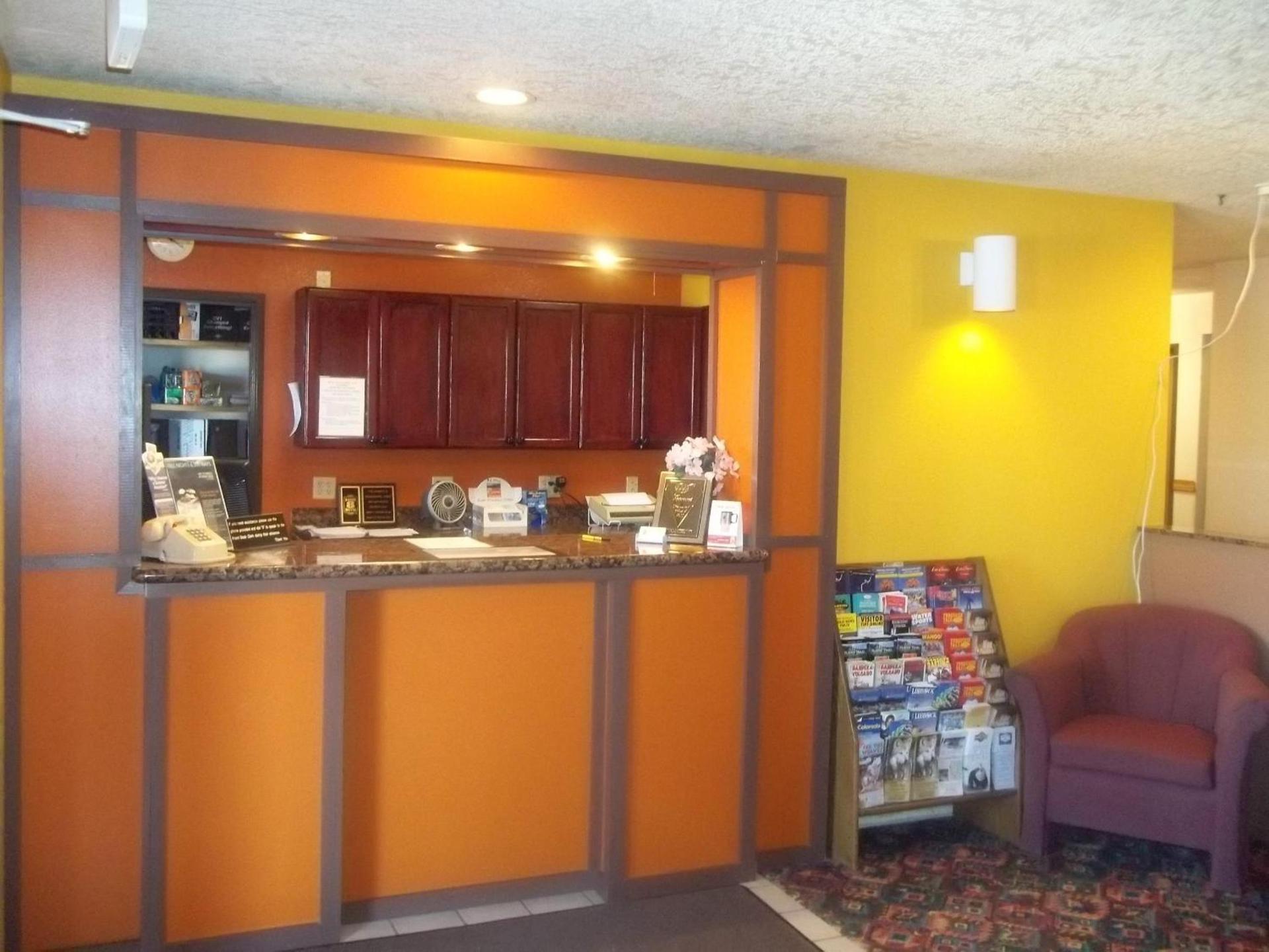Super 8 by Wyndham Moriarty photo 26