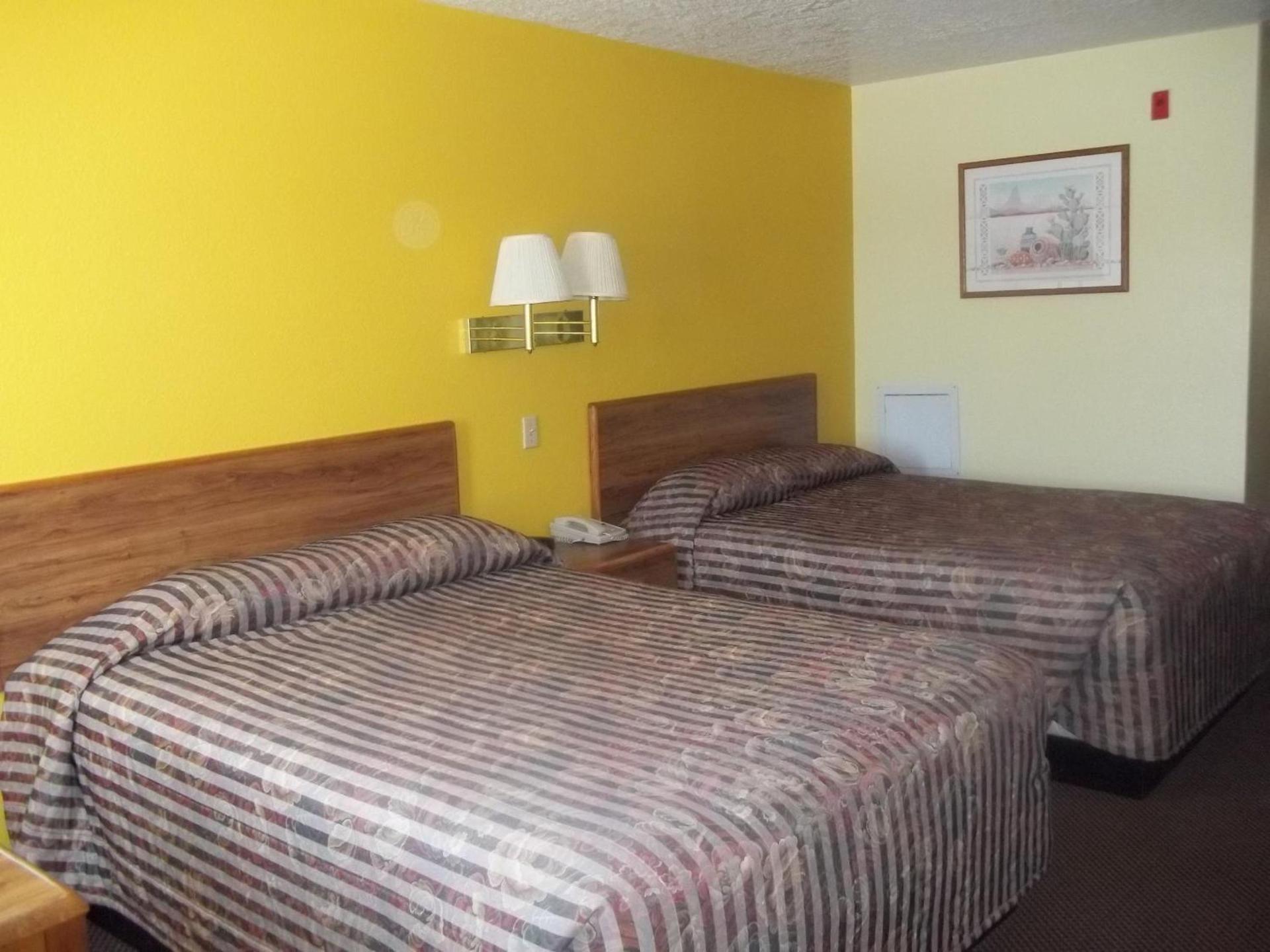 Super 8 by Wyndham Moriarty photo 28