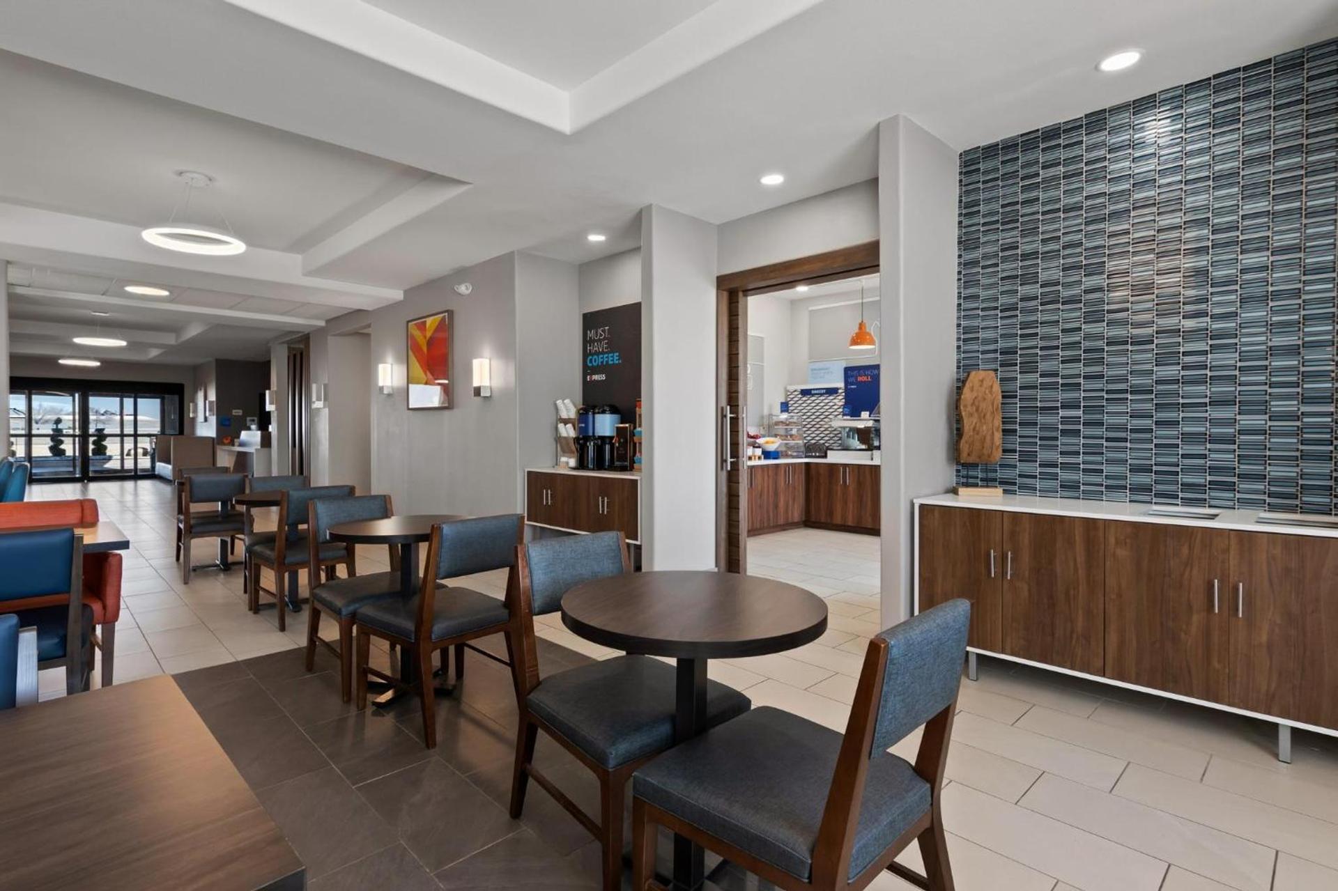 Holiday Inn Express & Suites Oklahoma City NW - Quail Springs by IHG photo 7