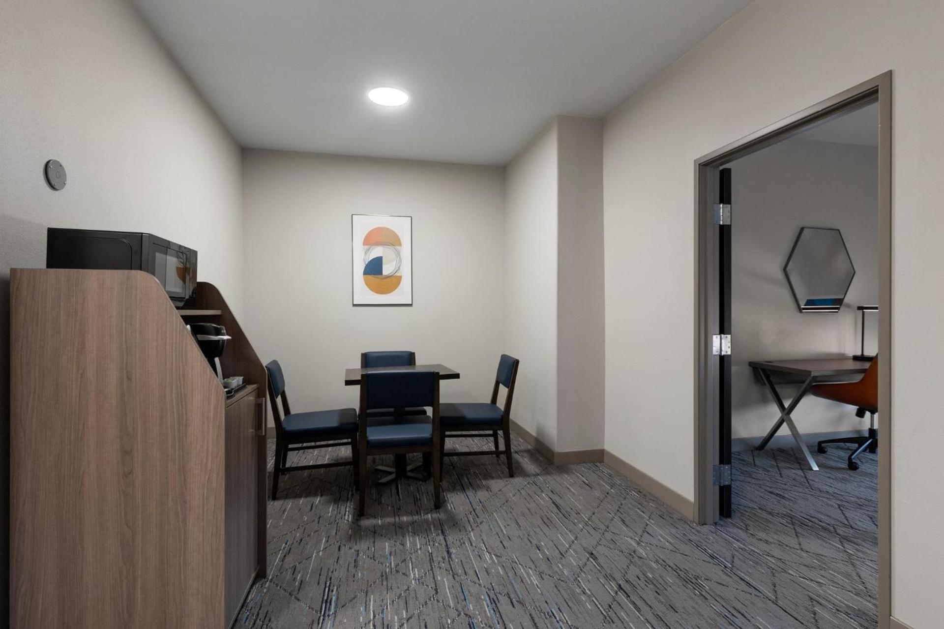 Holiday Inn Express & Suites Oklahoma City NW - Quail Springs by IHG photo 25