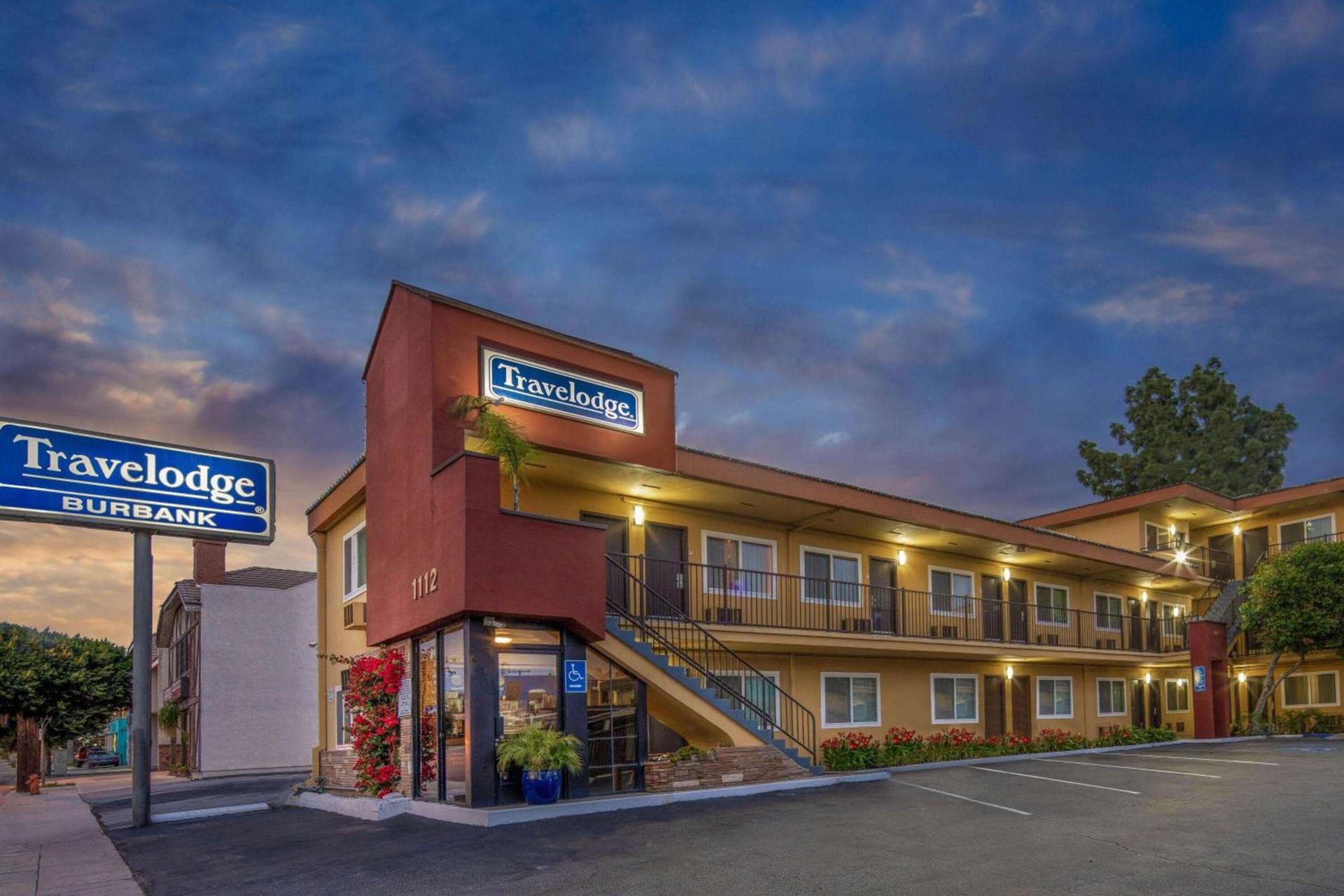 Travelodge by Wyndham Burbank-Glendale photo 2