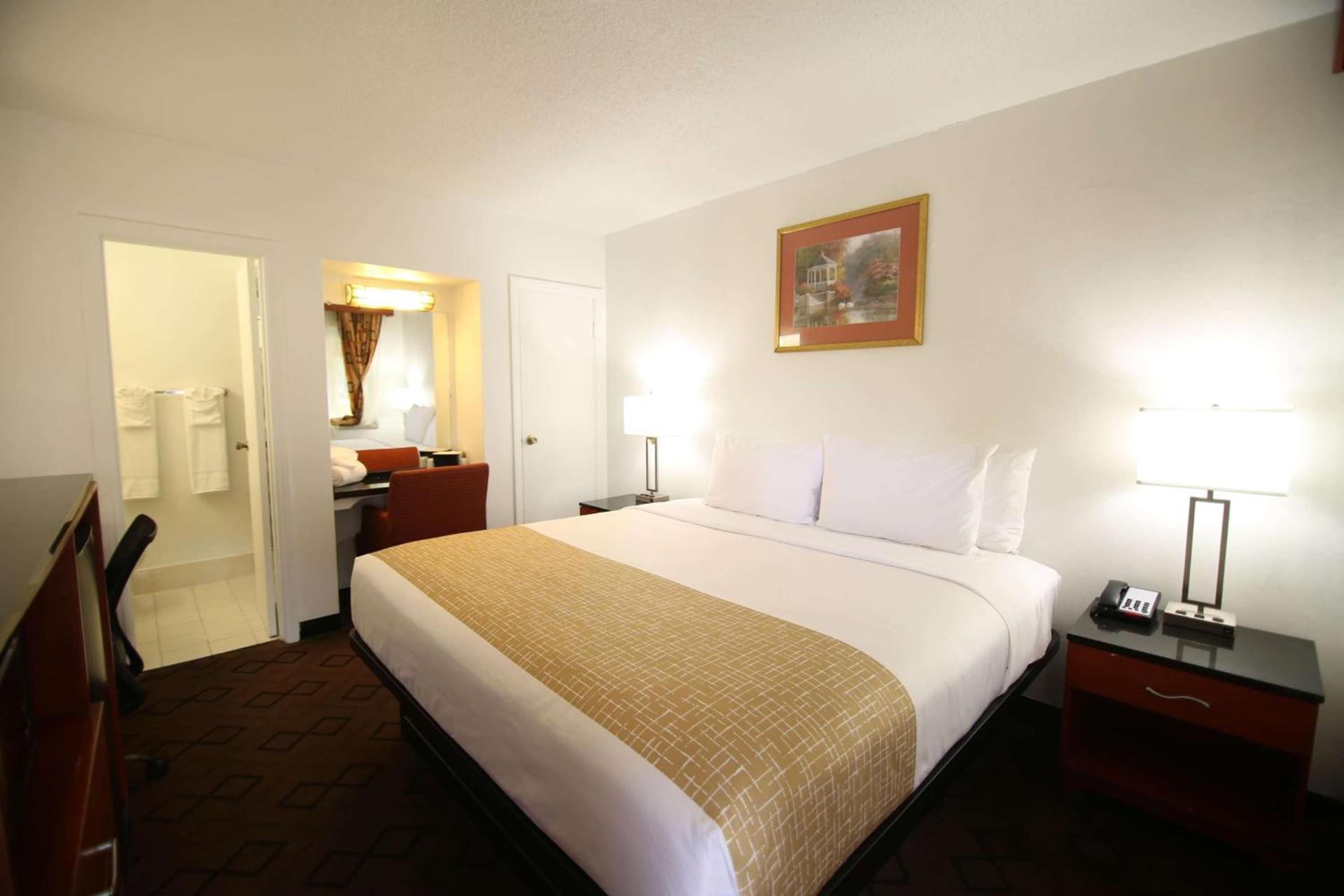 Travelodge by Wyndham Burbank-Glendale photo 9
