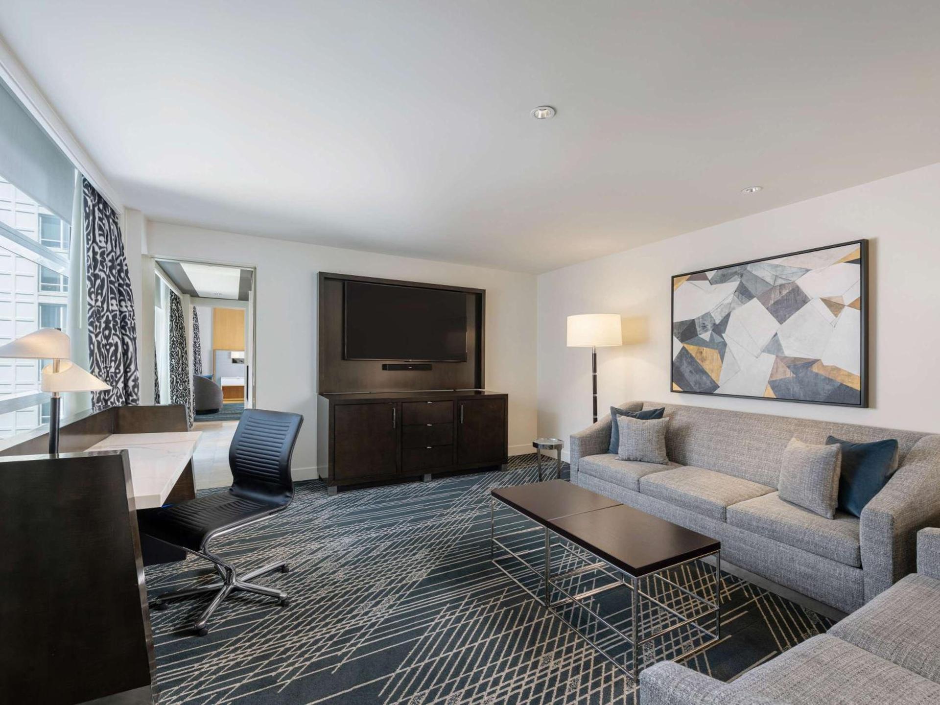 Sofitel Chicago Magnificent Mile photo 9