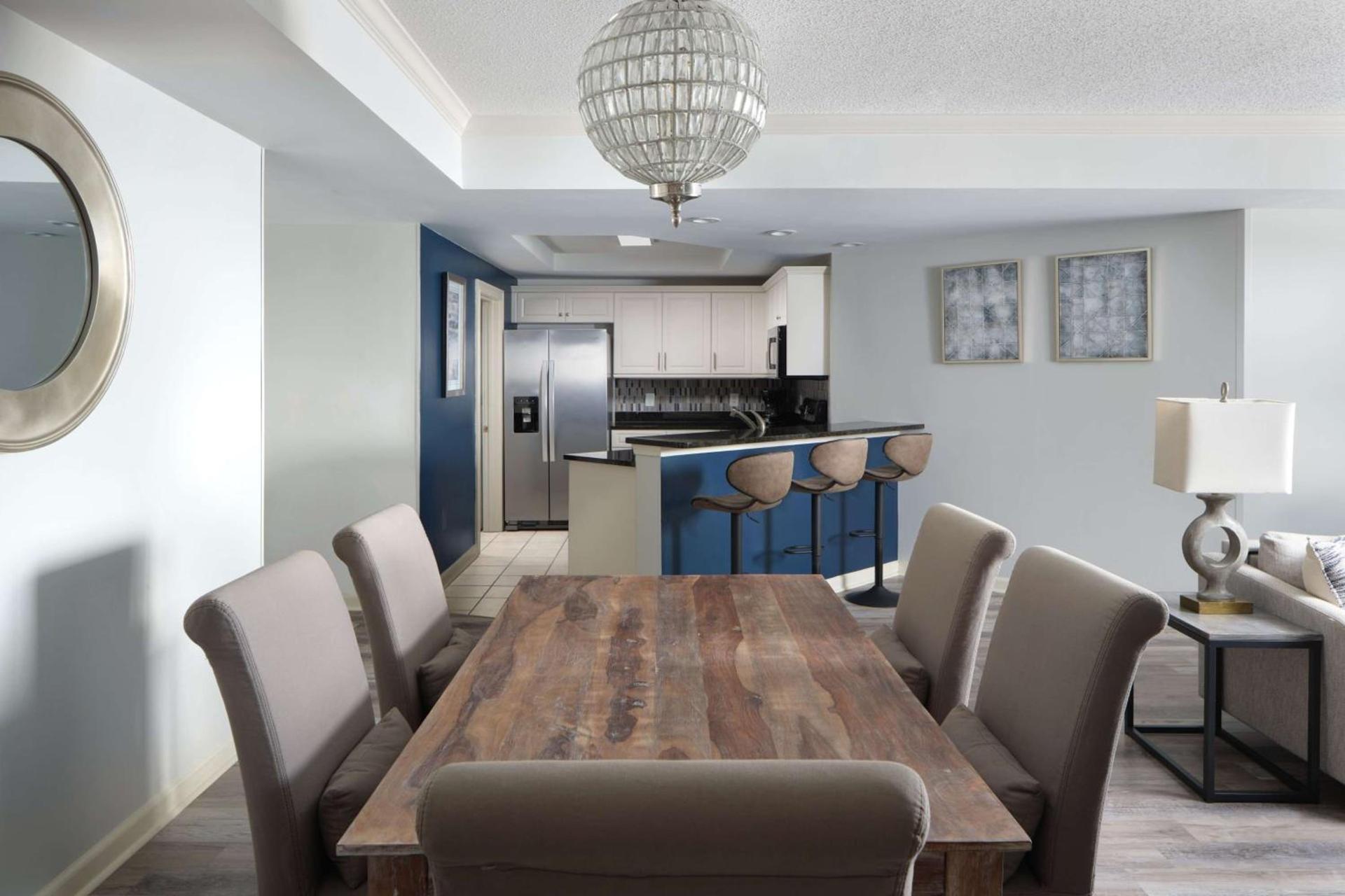 Royale Palms Condominiums photo 39