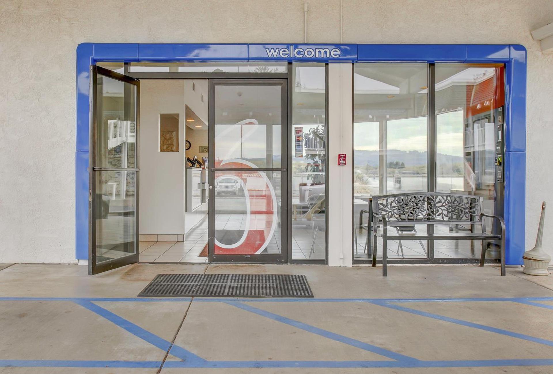 Motel 6-Coos Bay, OR photo 4