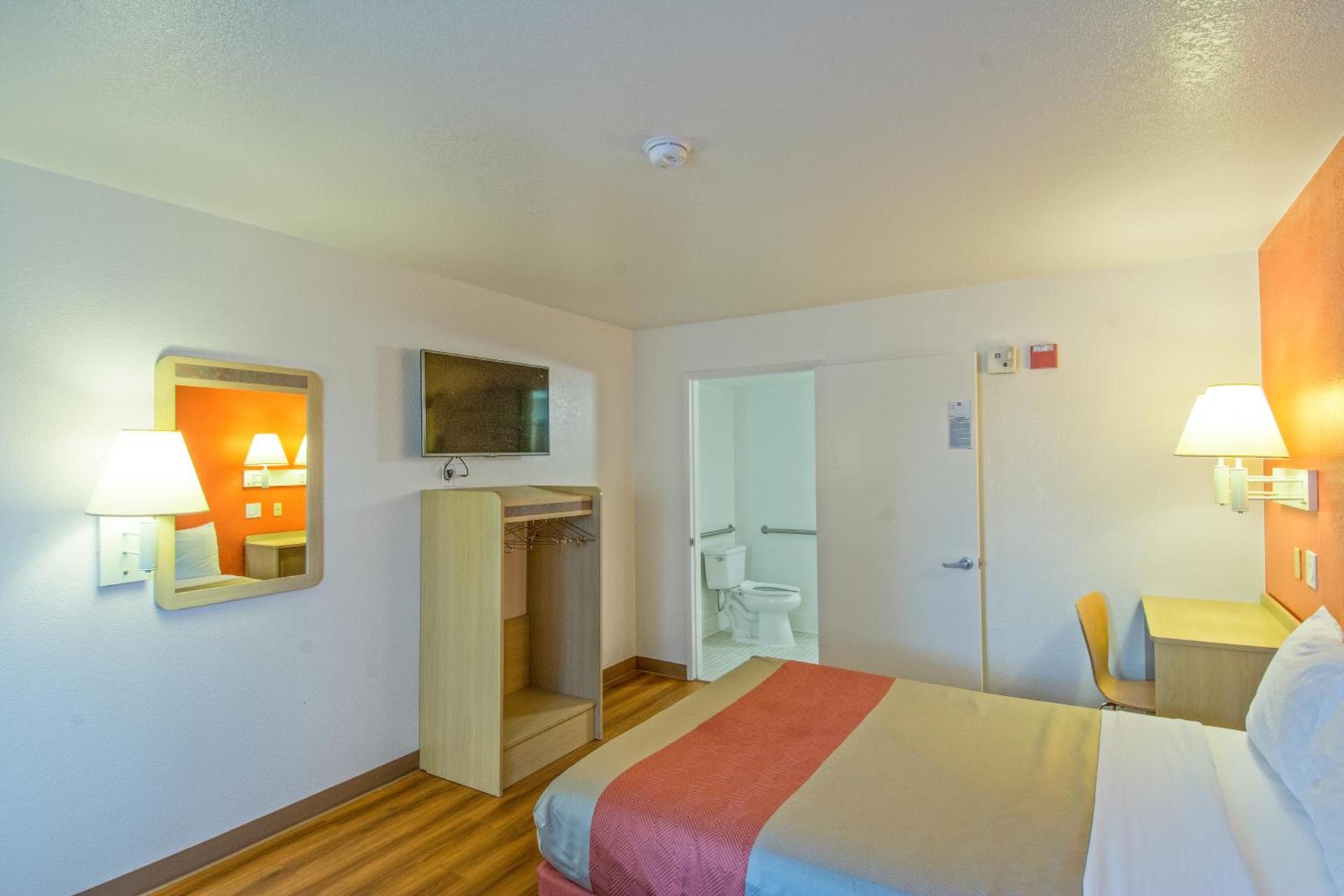 Motel 6-Redding, CA - South photo 11