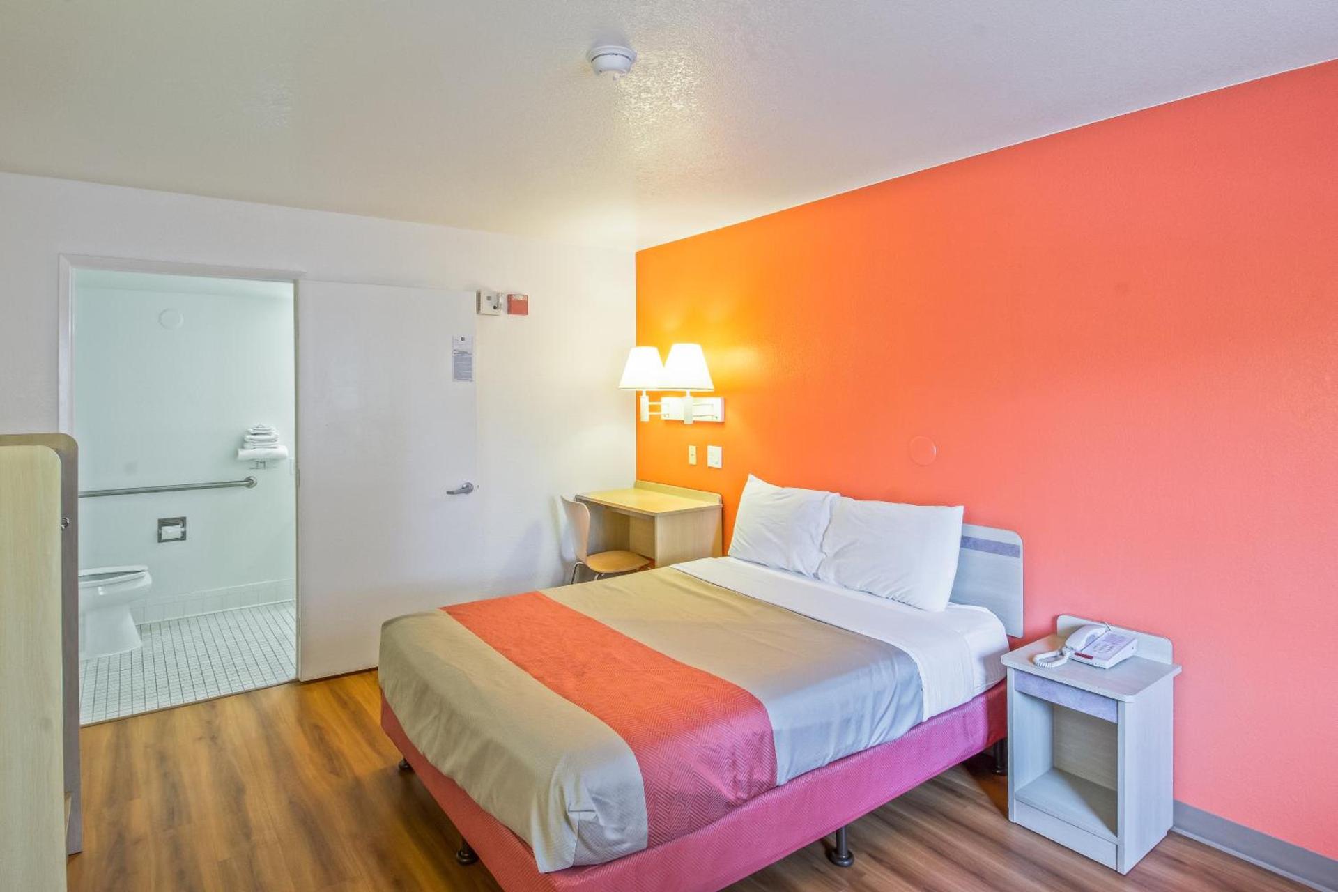 Motel 6-Redding, CA - South photo 9