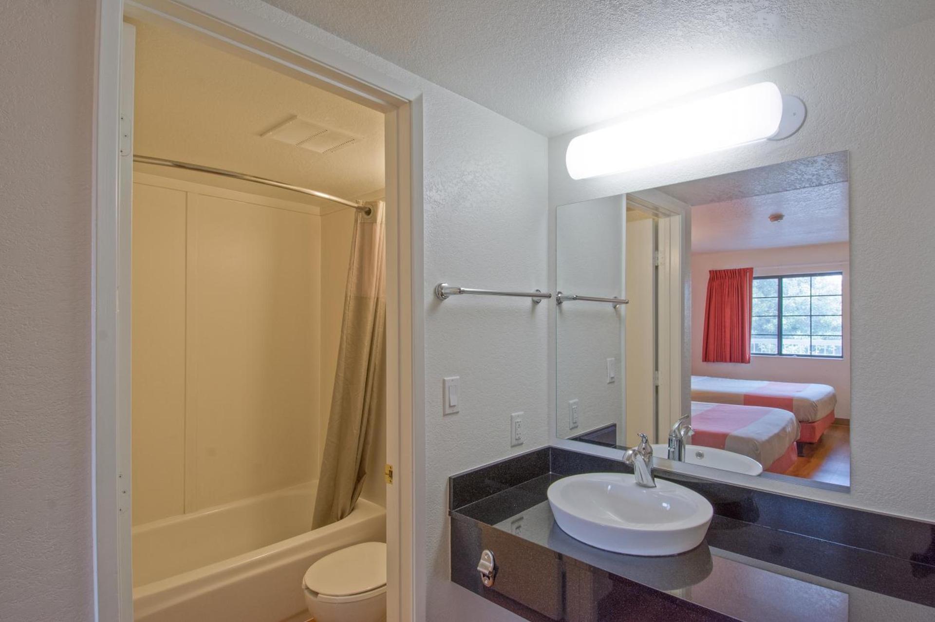 Motel 6-Redding, CA - South photo 17