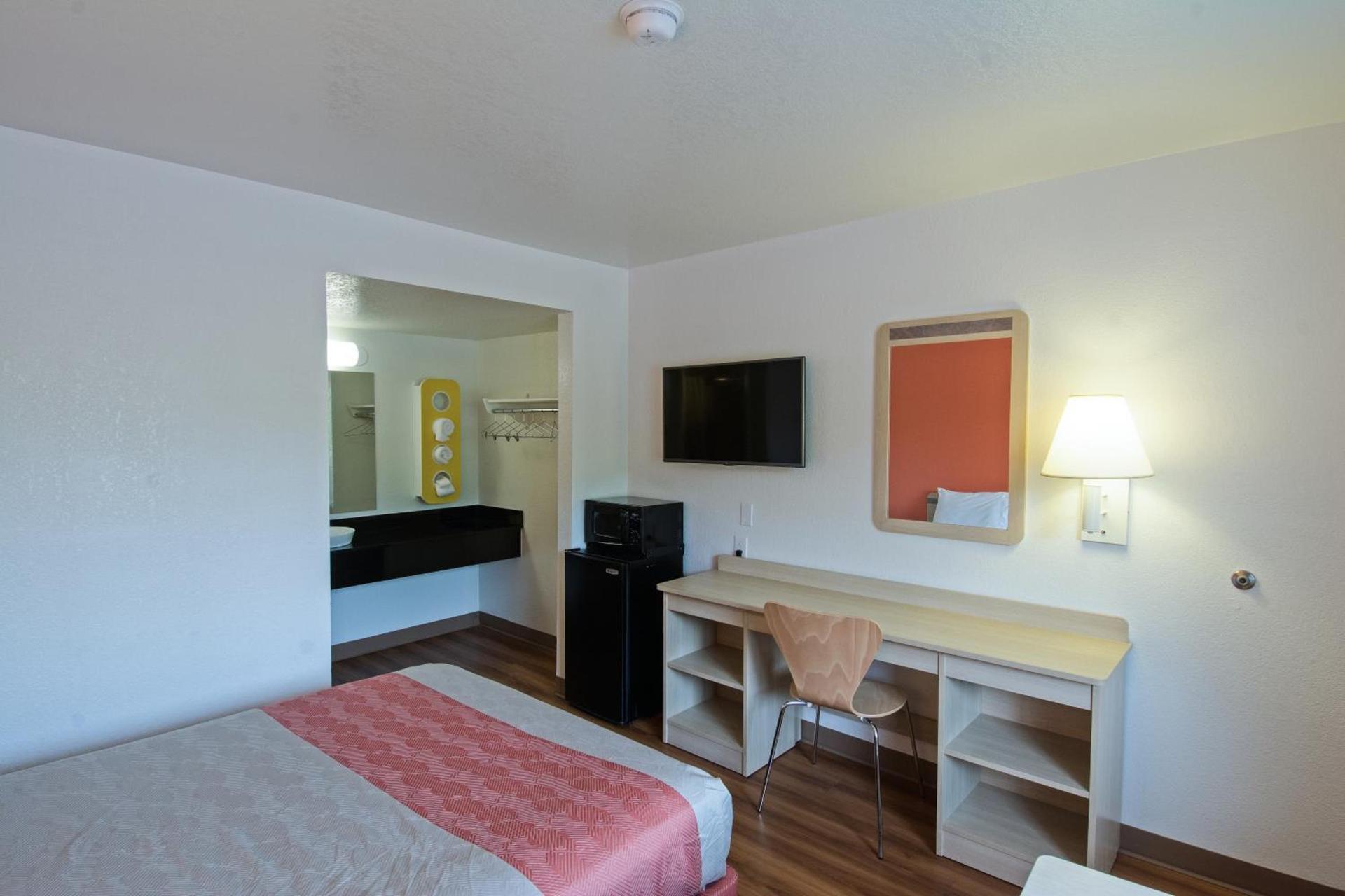 Motel 6-Redding, CA - South photo 18