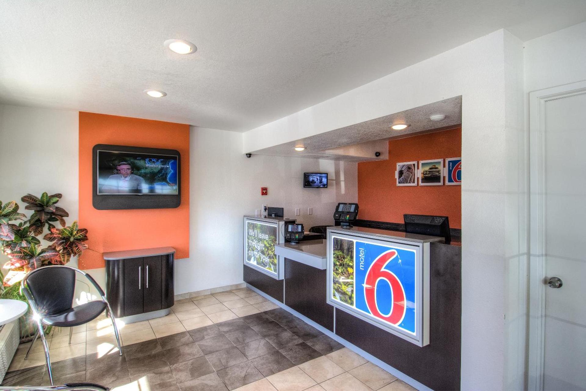 Motel 6-Redding, CA - South photo 7
