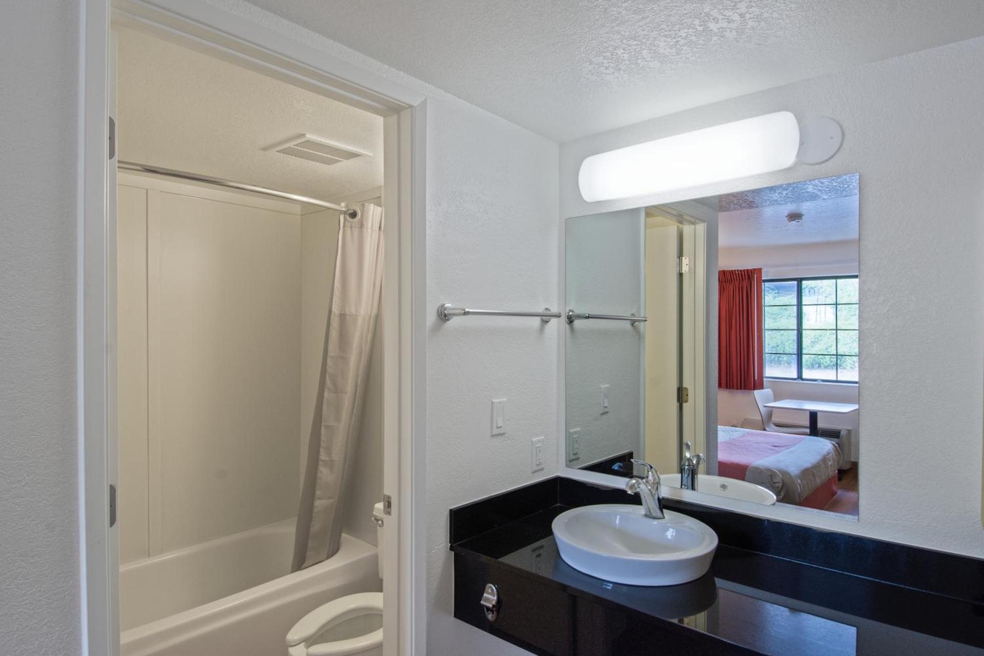 Motel 6-Redding, CA - South photo 30
