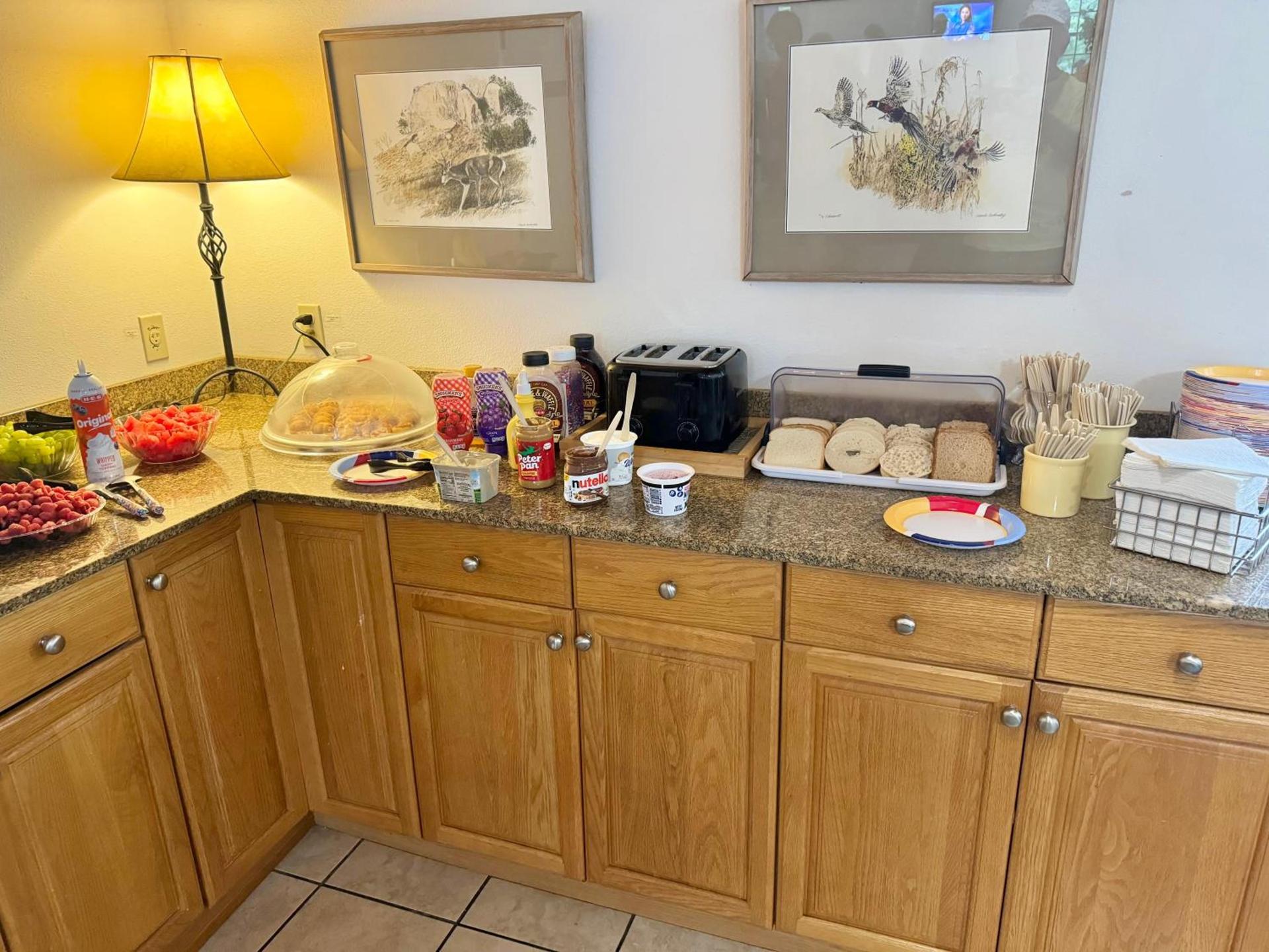 Windcrest Inn and Suites photo 64