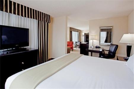 Holiday Inn Express and Suites Newberry by IHG photo 2
