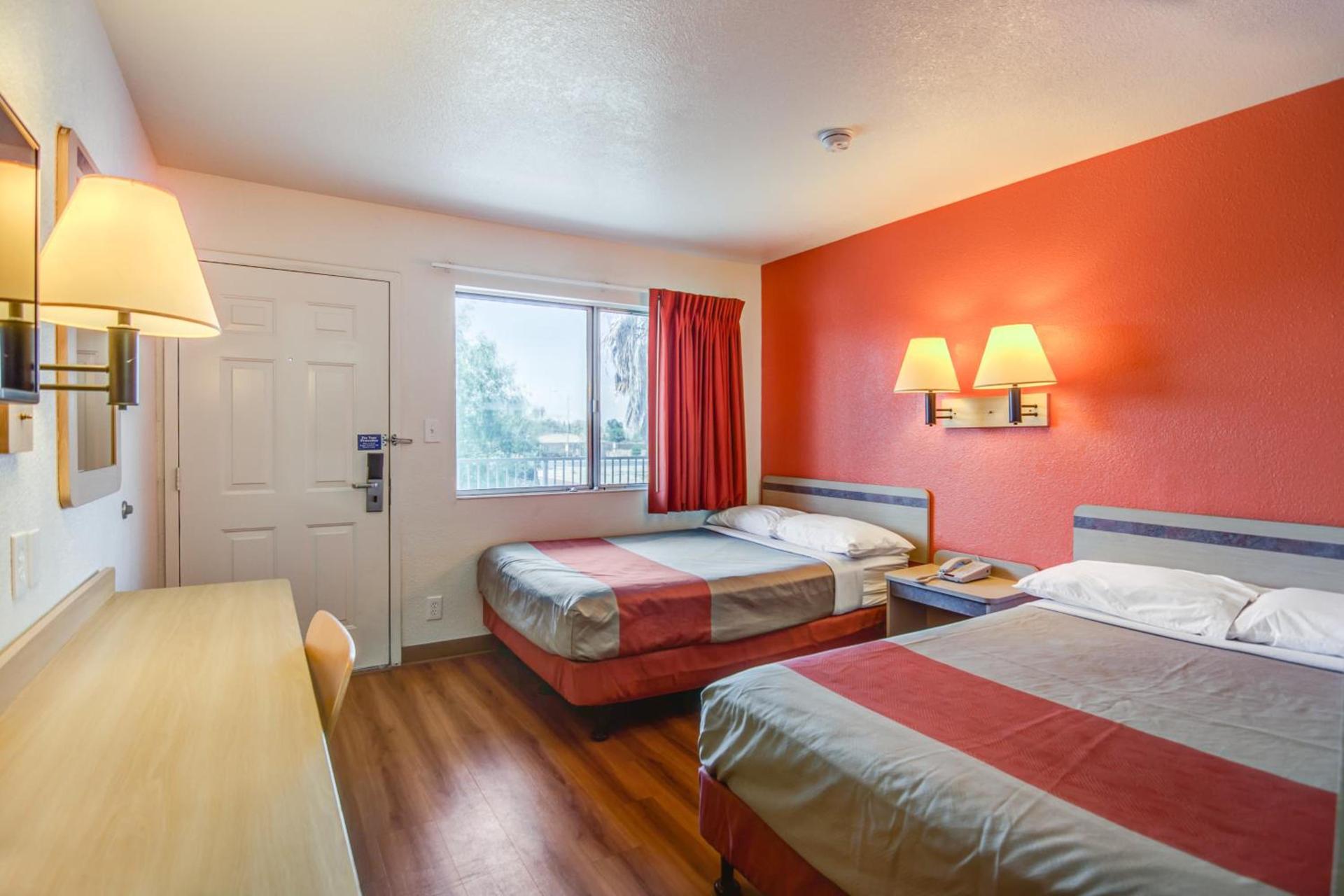 Super 8 by Wyndham Tracy photo 10