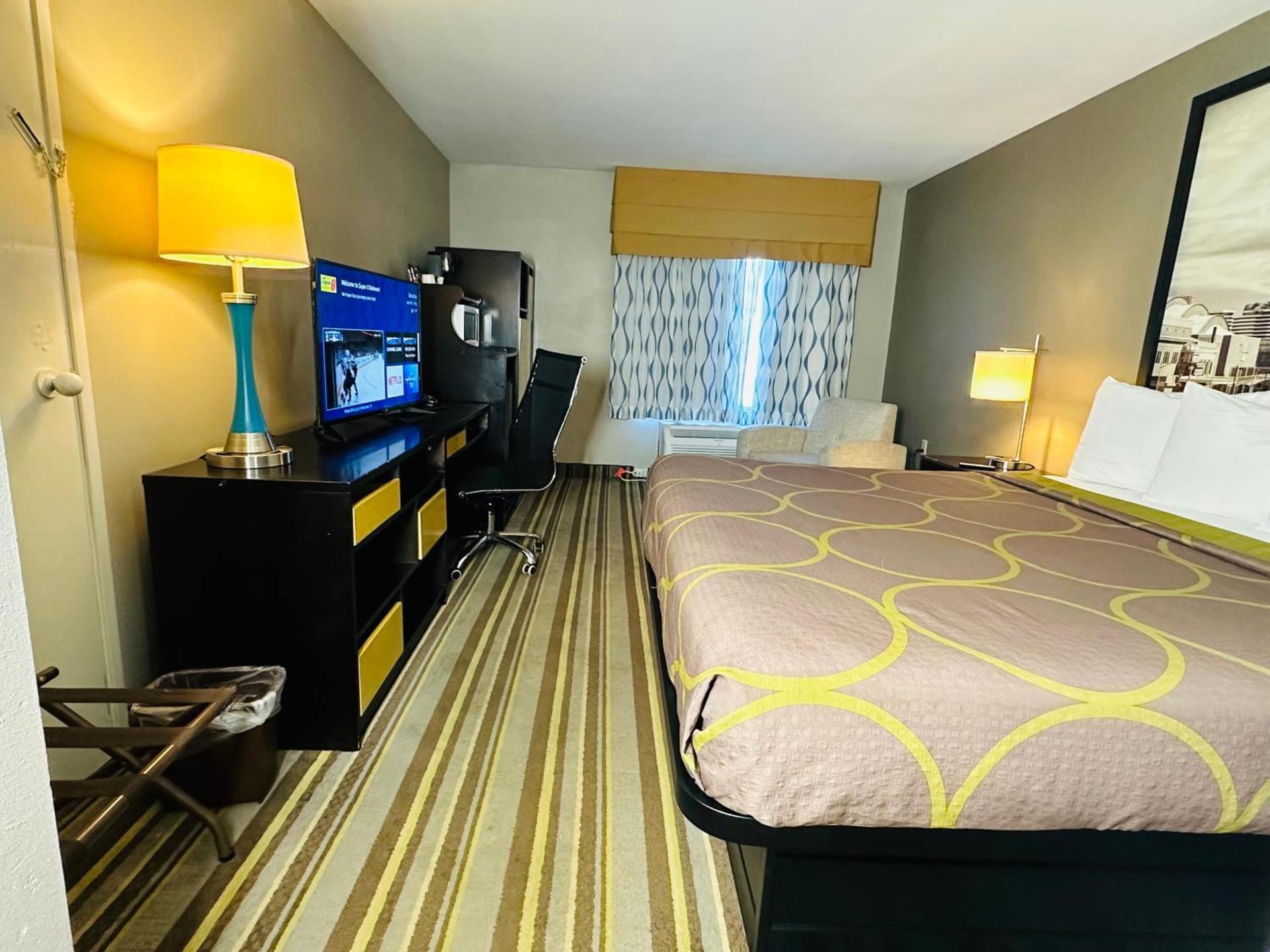 Delavan Inn and Suites photo 10