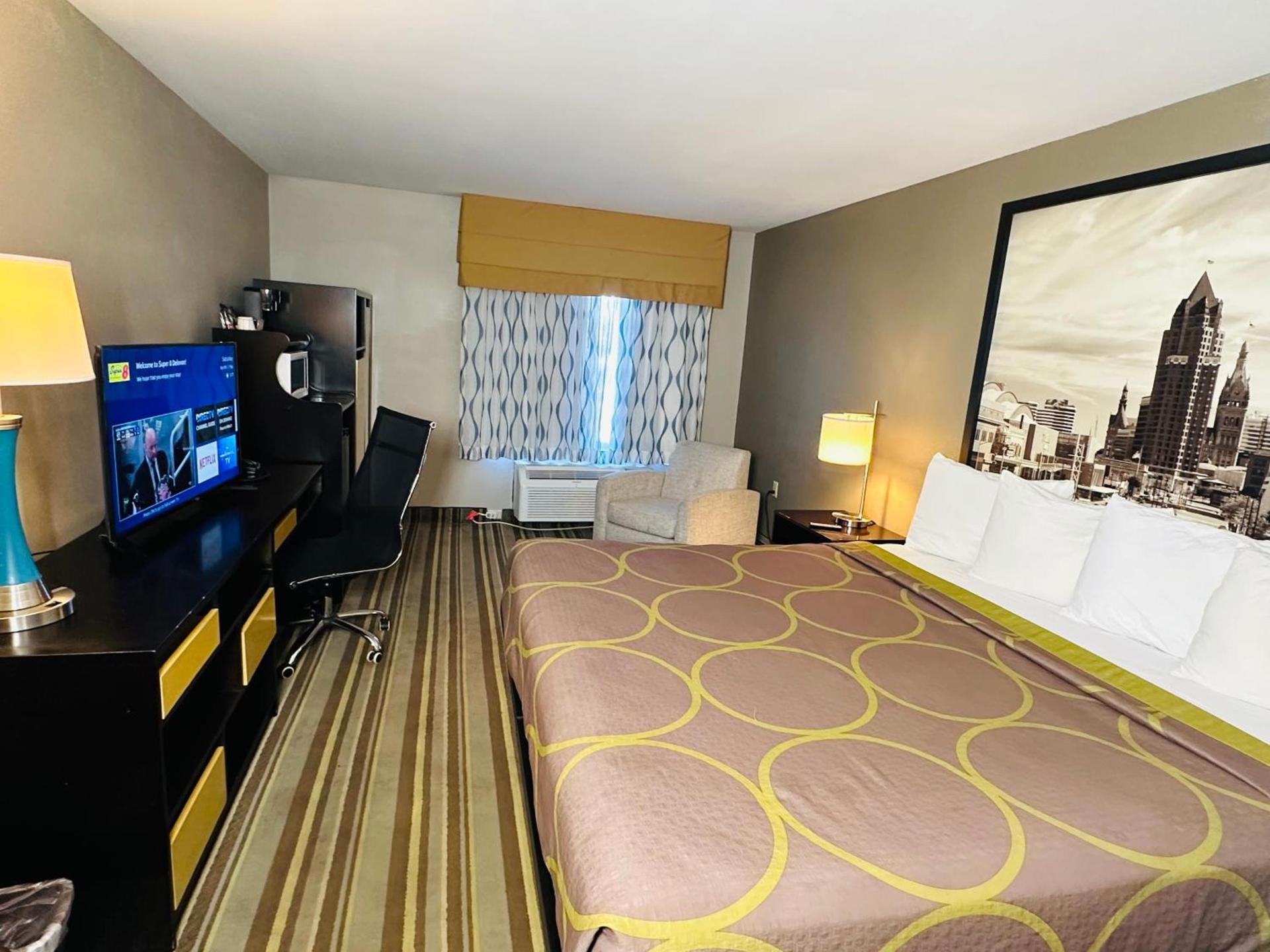 Delavan Inn and Suites photo 12