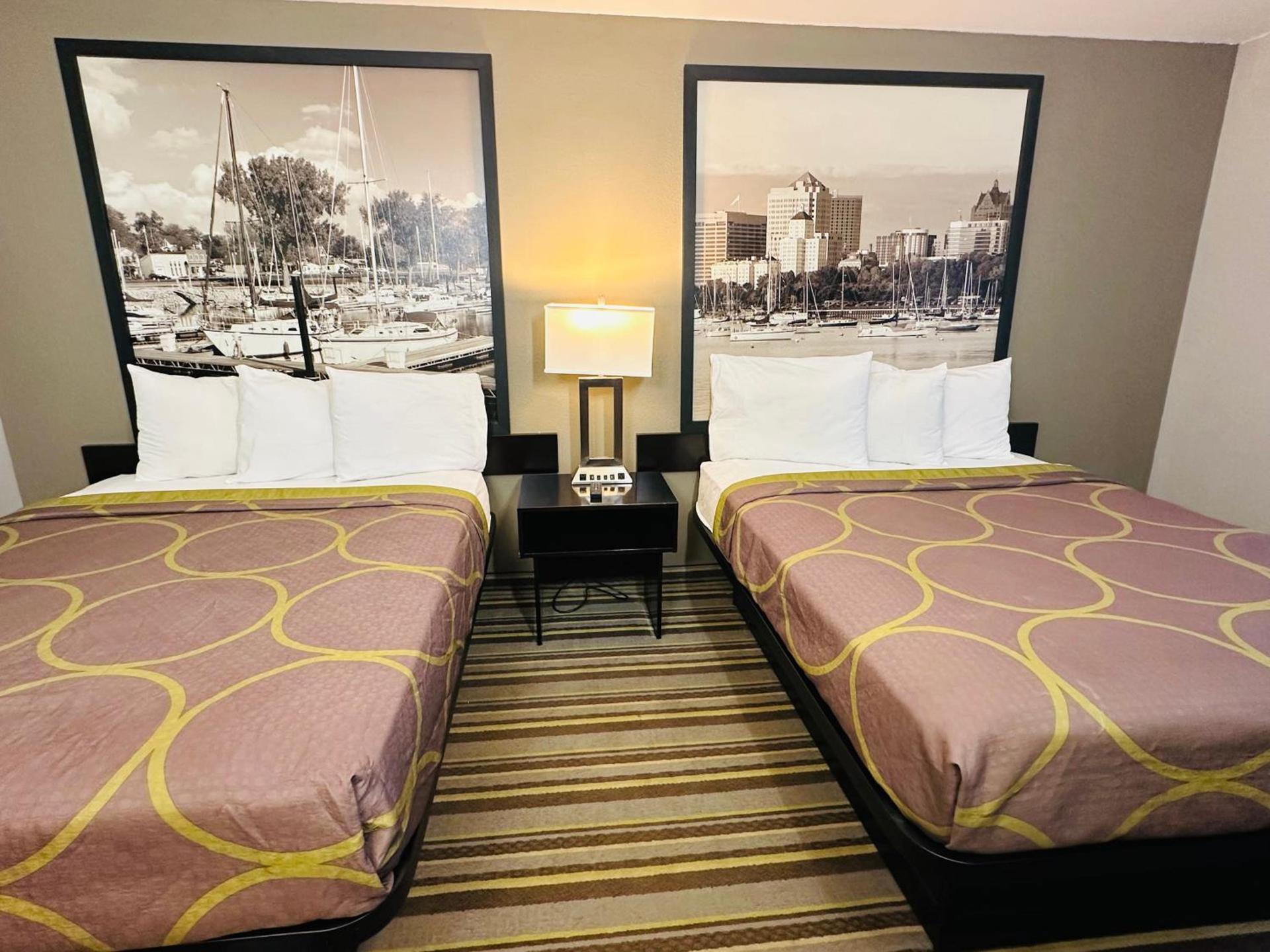 Delavan Inn and Suites photo 19