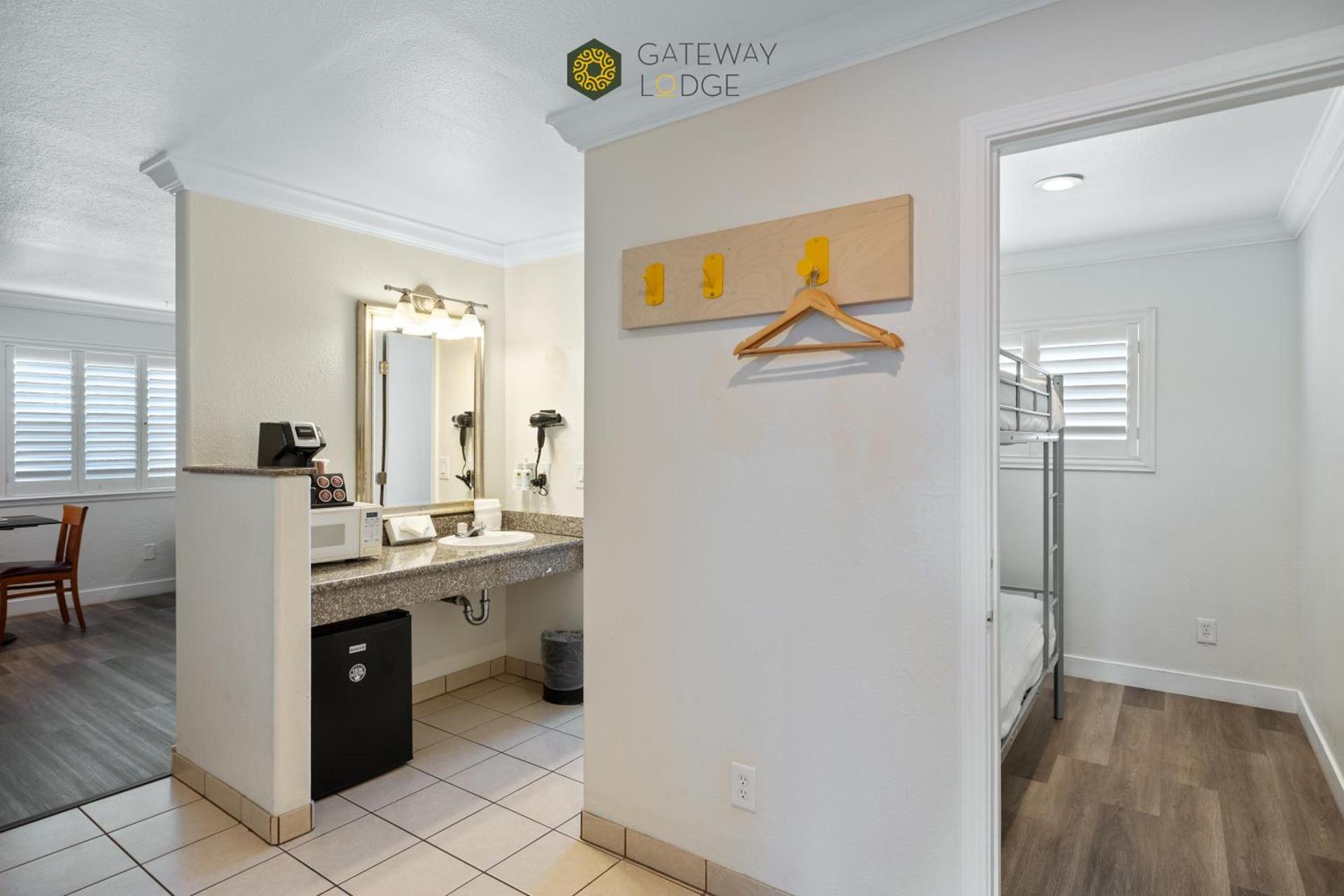 Gateway Lodge photo 20