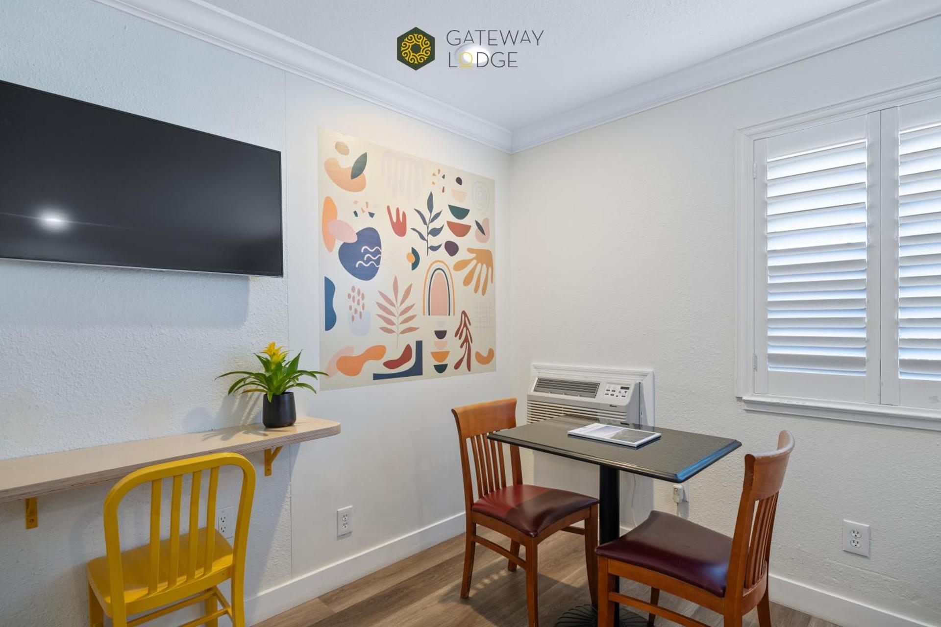 Gateway Lodge photo 13