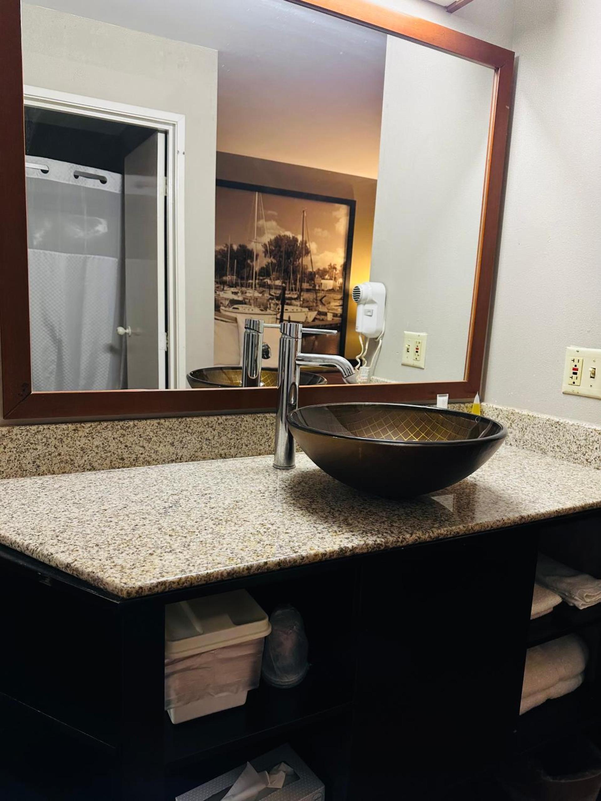 Delavan Inn and Suites photo 20