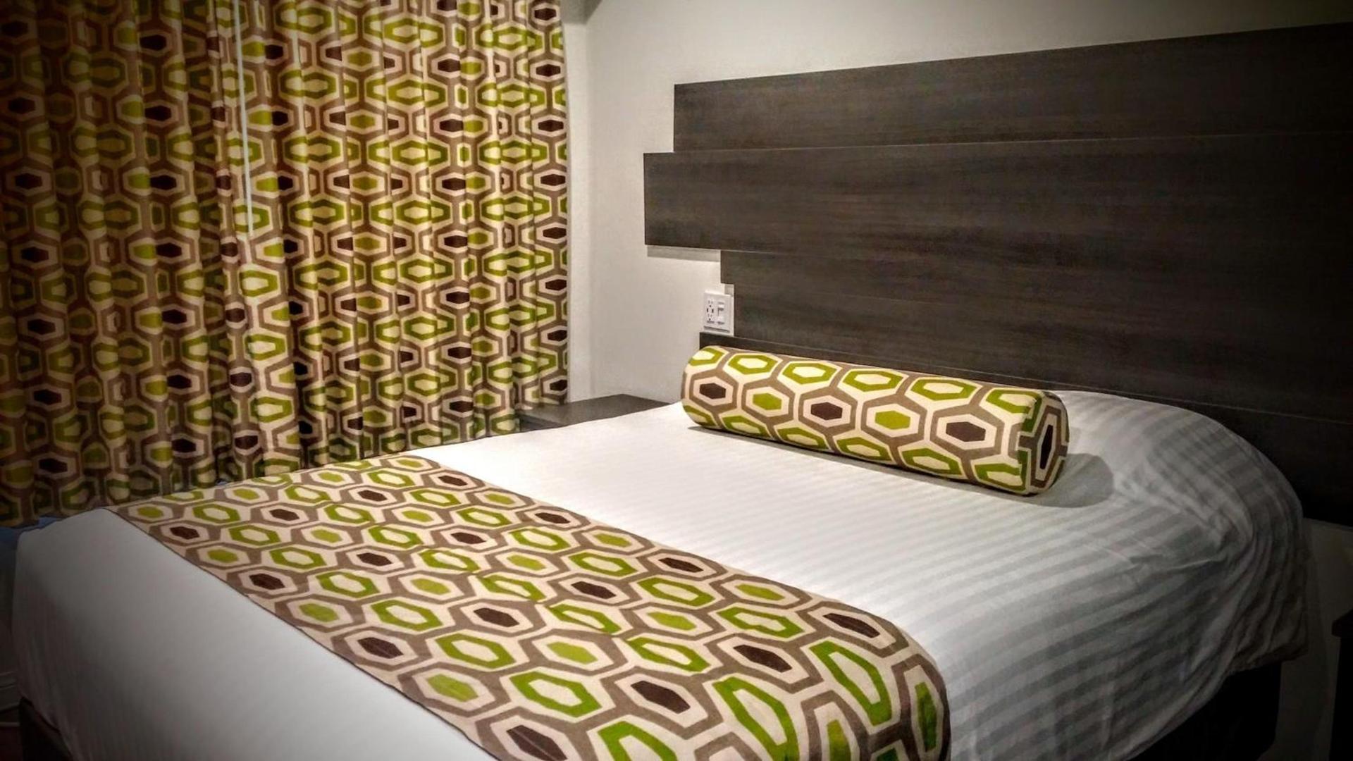 Jewel City Inn photo 9