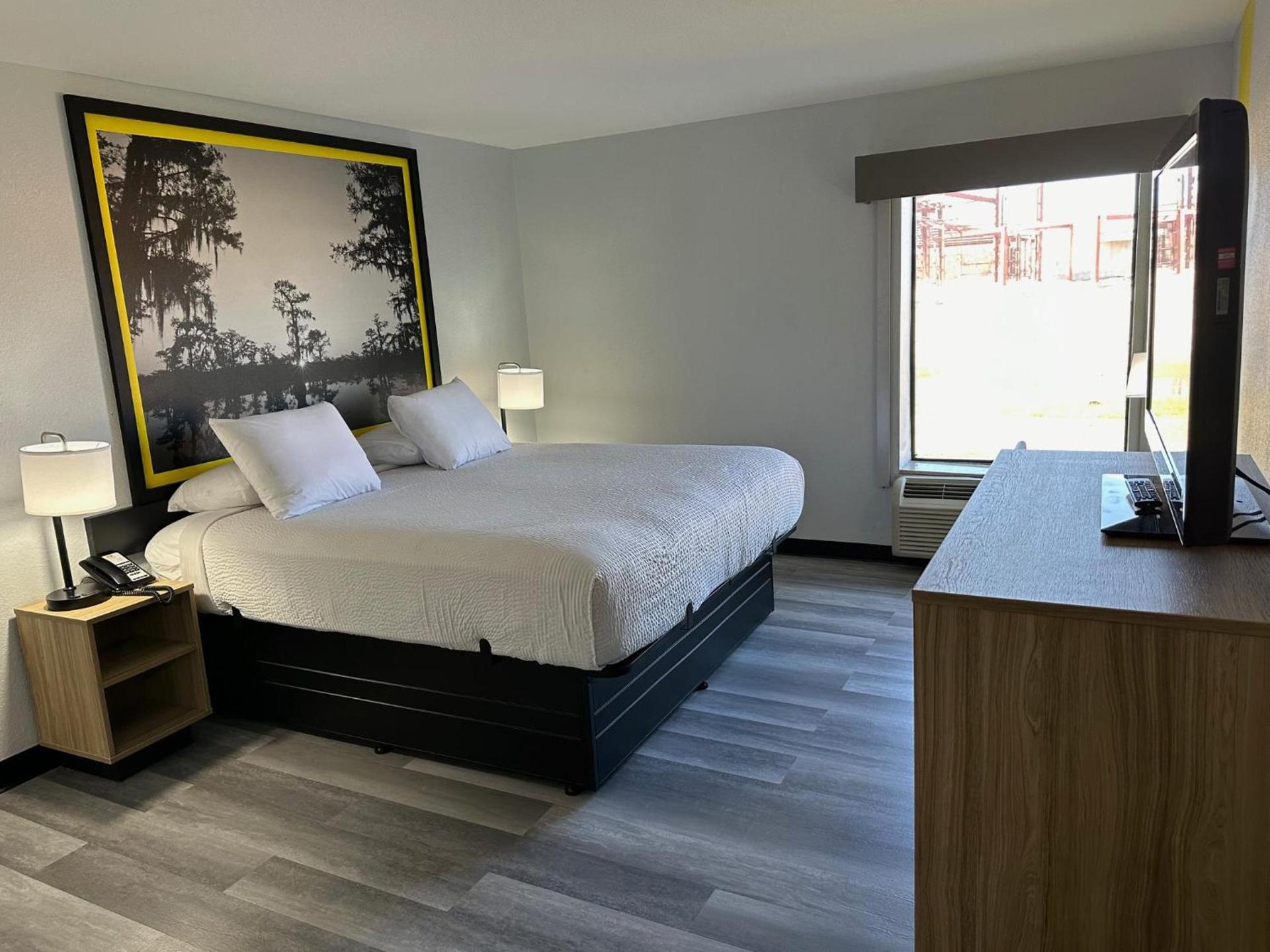 Super 8 by Wyndham Alexandria LA photo 38