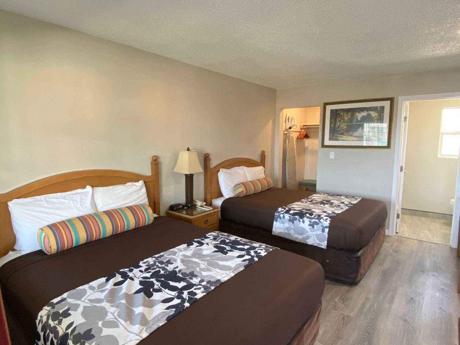 Travelers Inn Eugene University photo 14