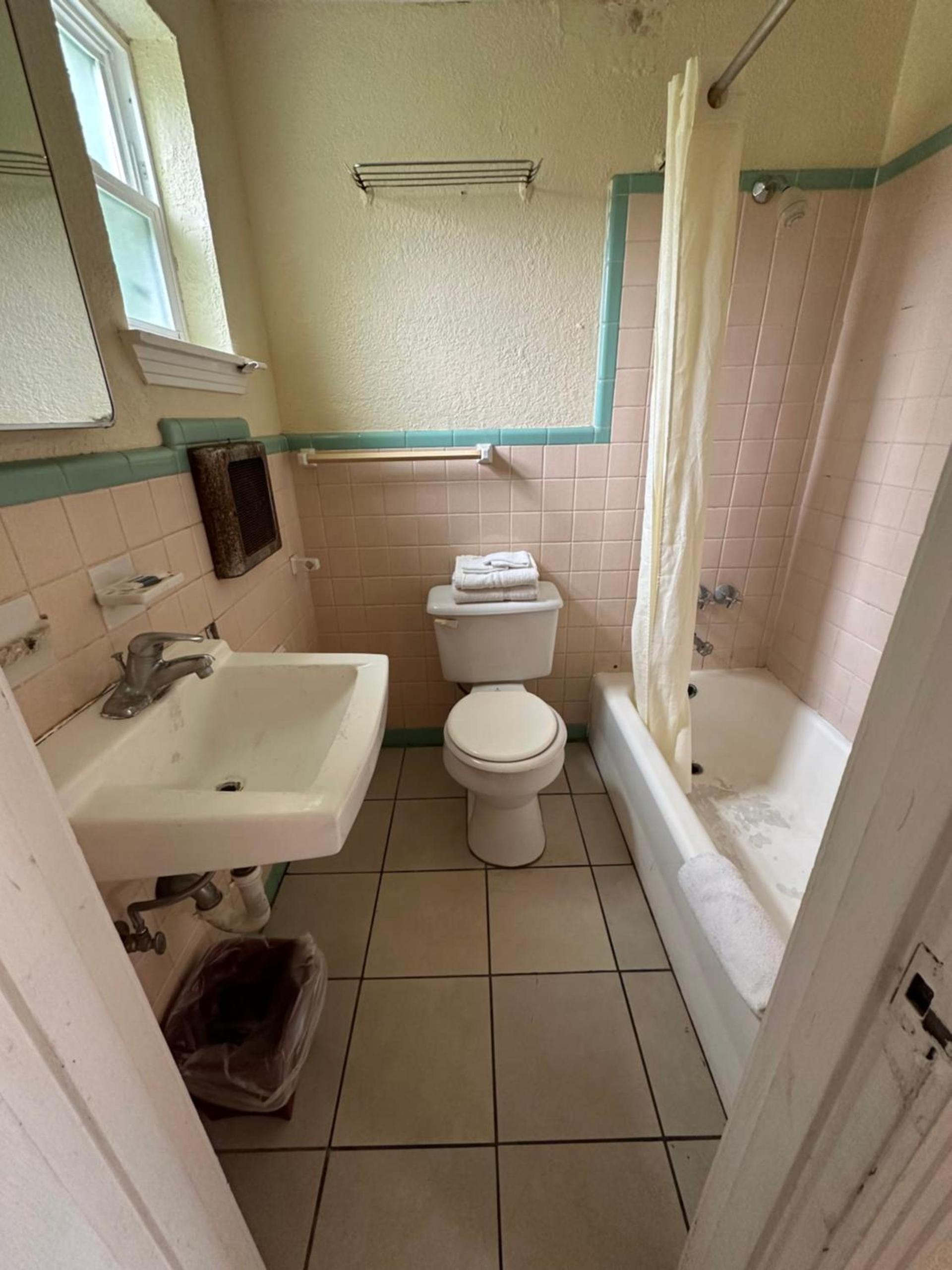 Sands Motel photo 11