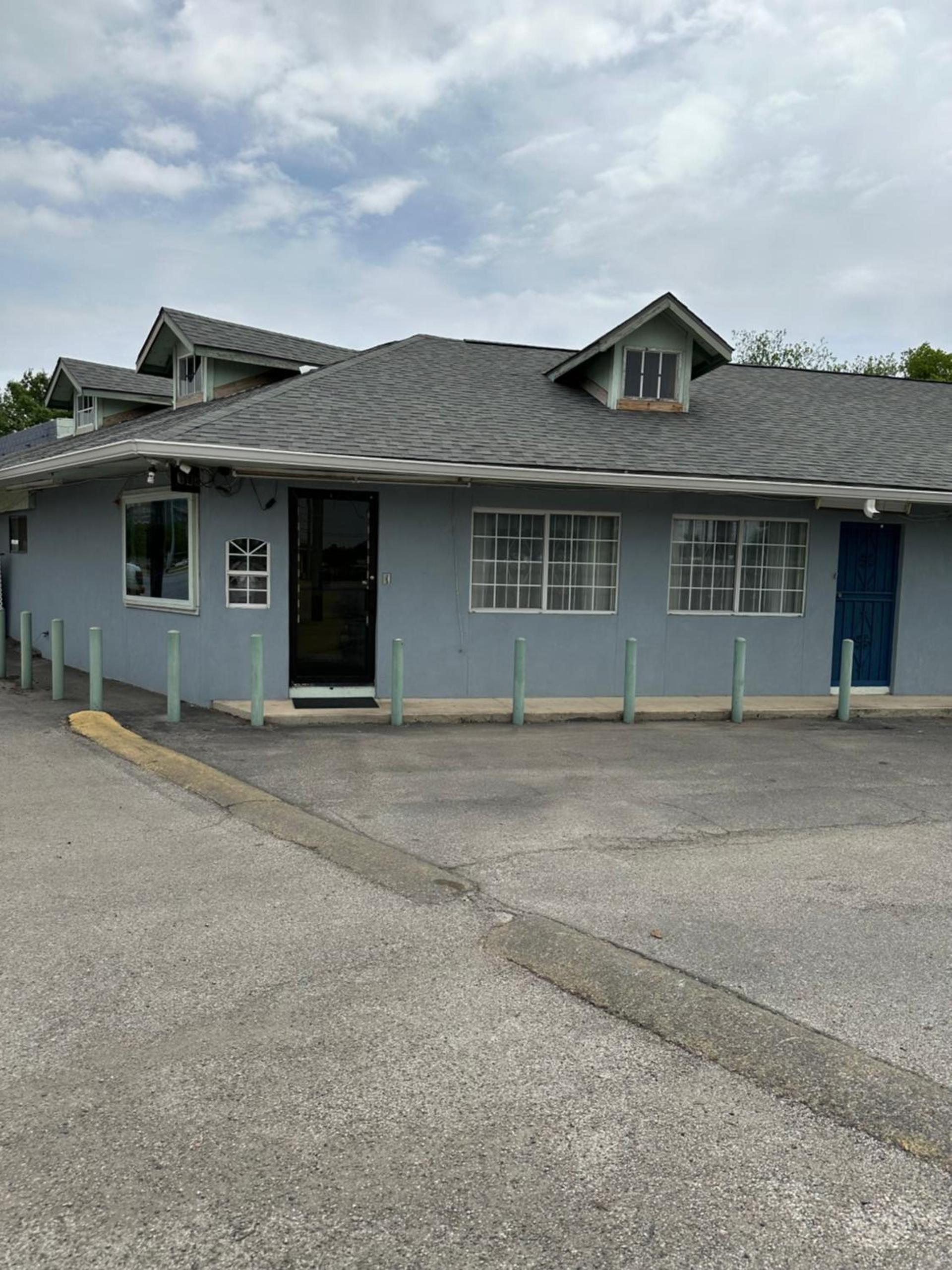 Sands Motel photo 1
