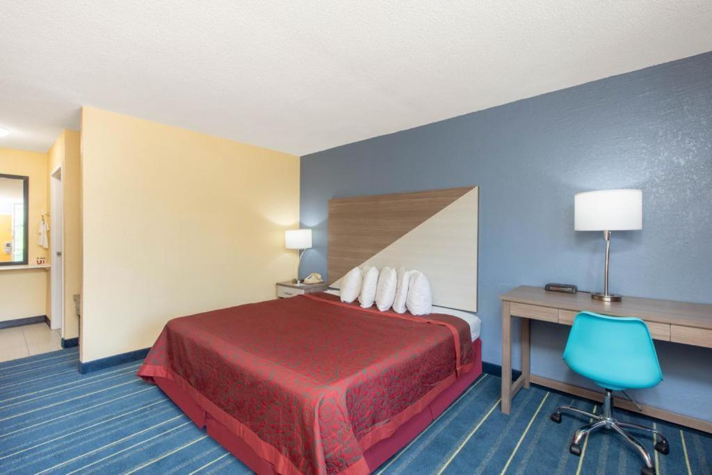 Days Inn by Wyndham Salem, IL photo 8