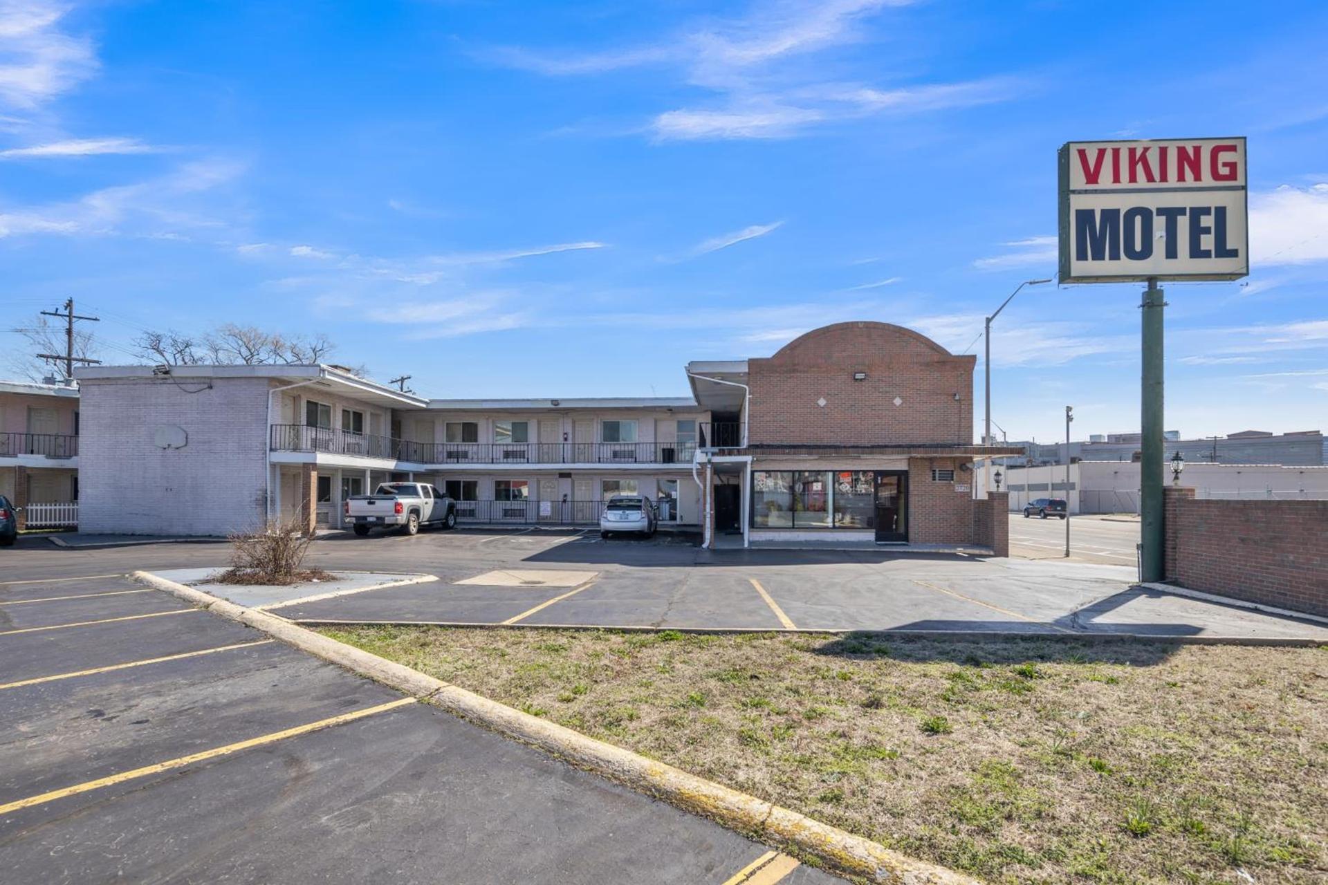 Viking Motel-Detroit photo 1