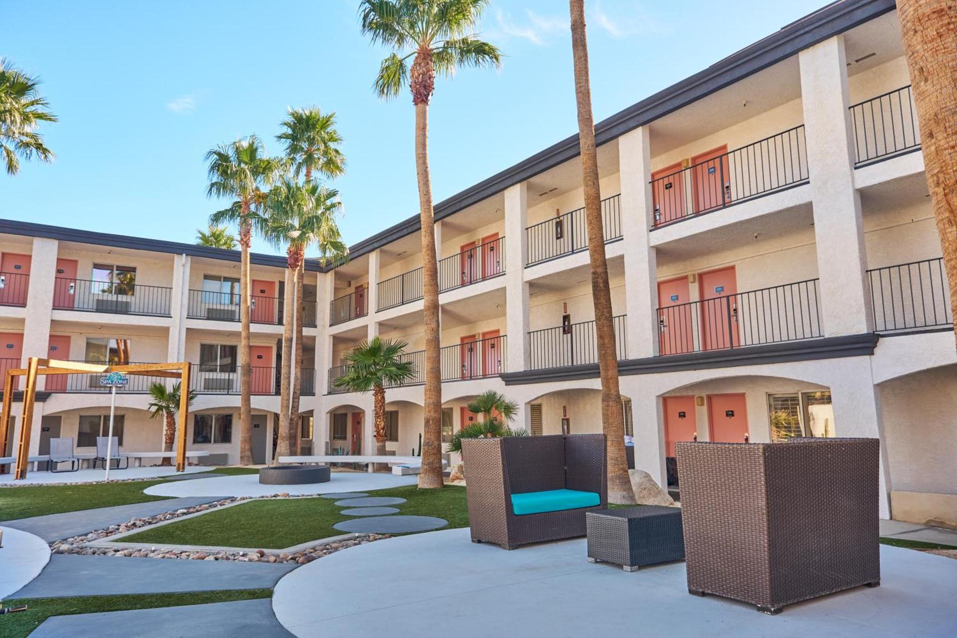 Aqua Soleil Hotel and Mineral Water Spa — hotel in Desert Hot Springs