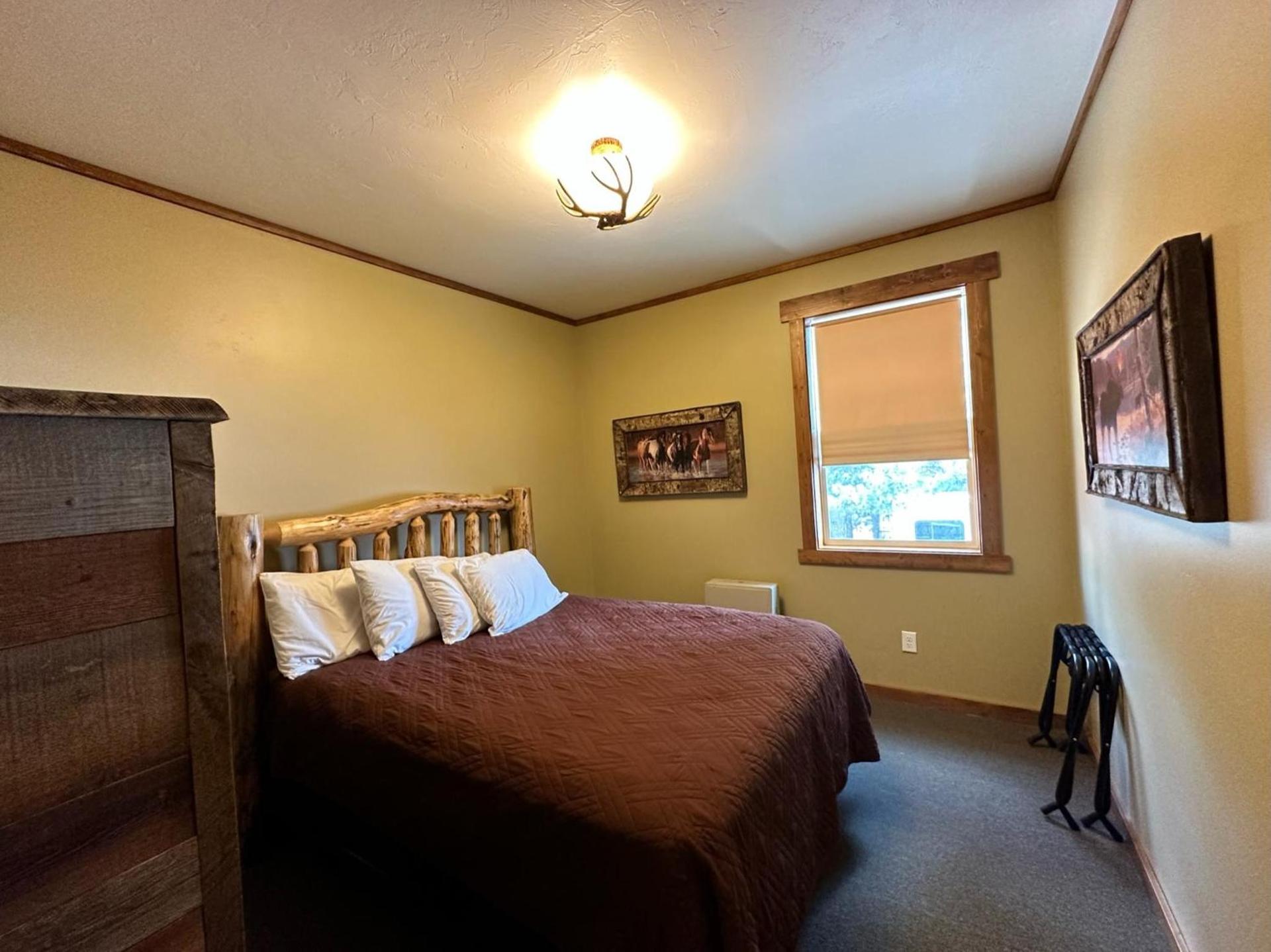 Yellowstone Cabins and RV photo 3
