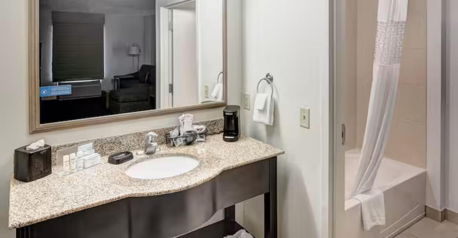 Hampton Inn & Suites Gainesville Downtown photo 45