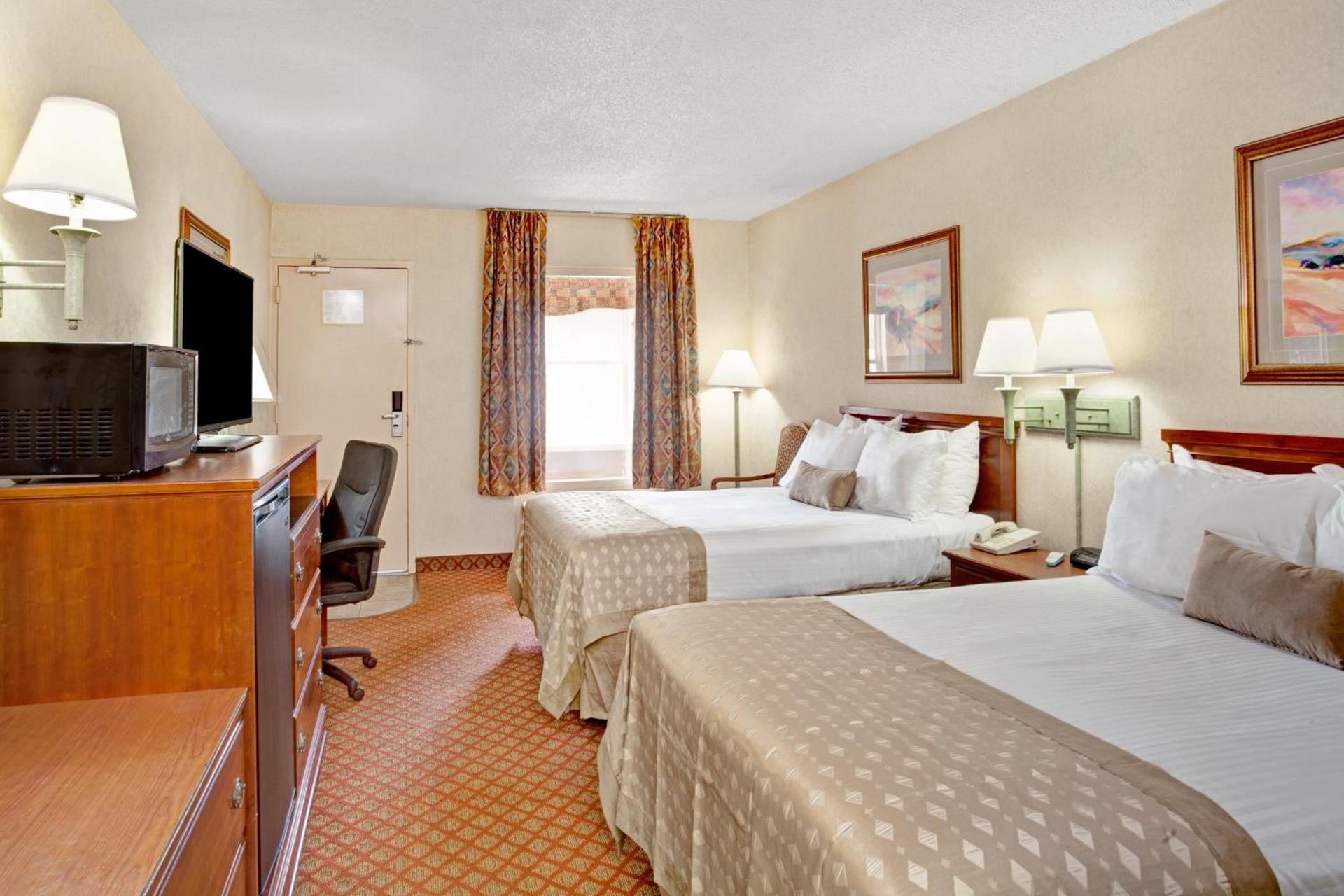 Ramada by Wyndham West Memphis photo 11