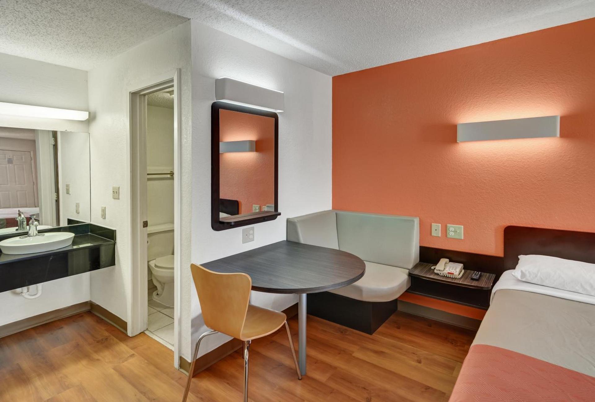 Motel 6-Lindale, TX photo 20