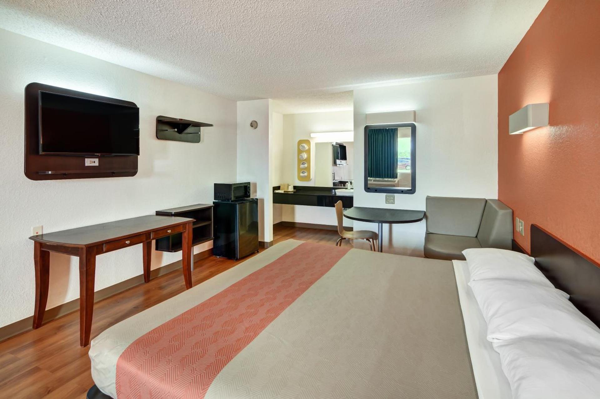 Motel 6-Lindale, TX photo 2