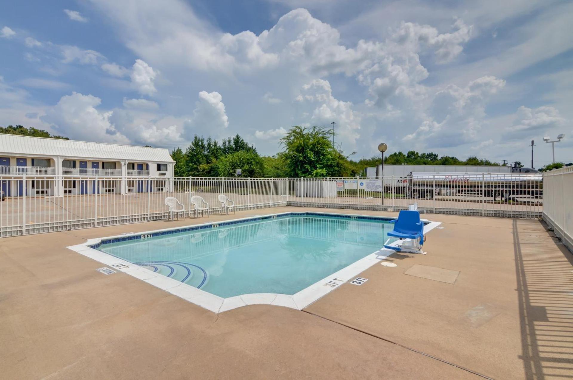 Motel 6-Lindale, TX photo 10