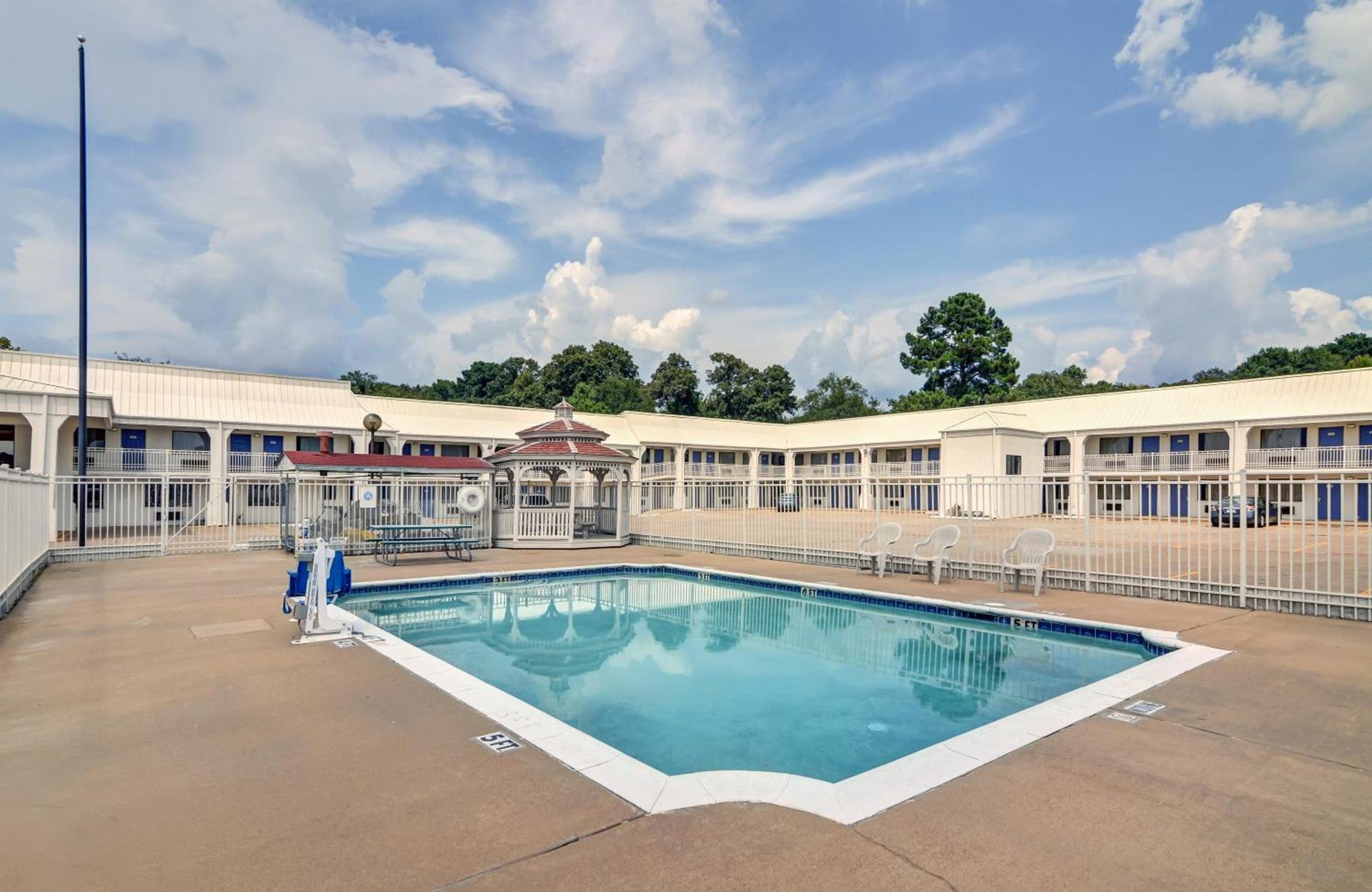 Motel 6-Lindale, TX photo 9