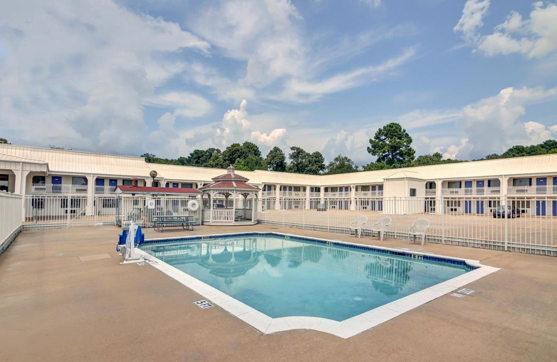 Motel 6-Lindale, TX photo 8
