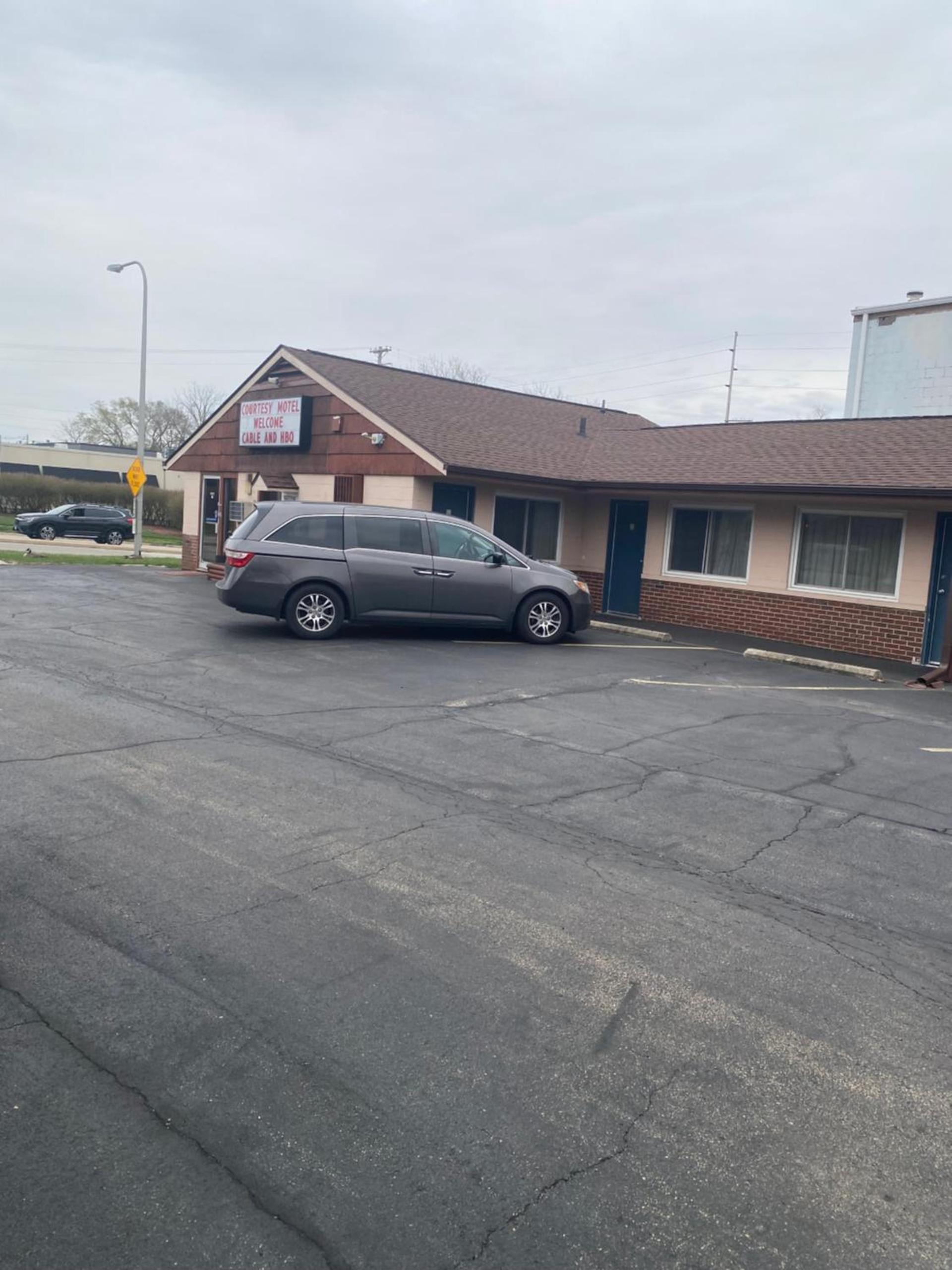 COURTESY MOTEL photo 2