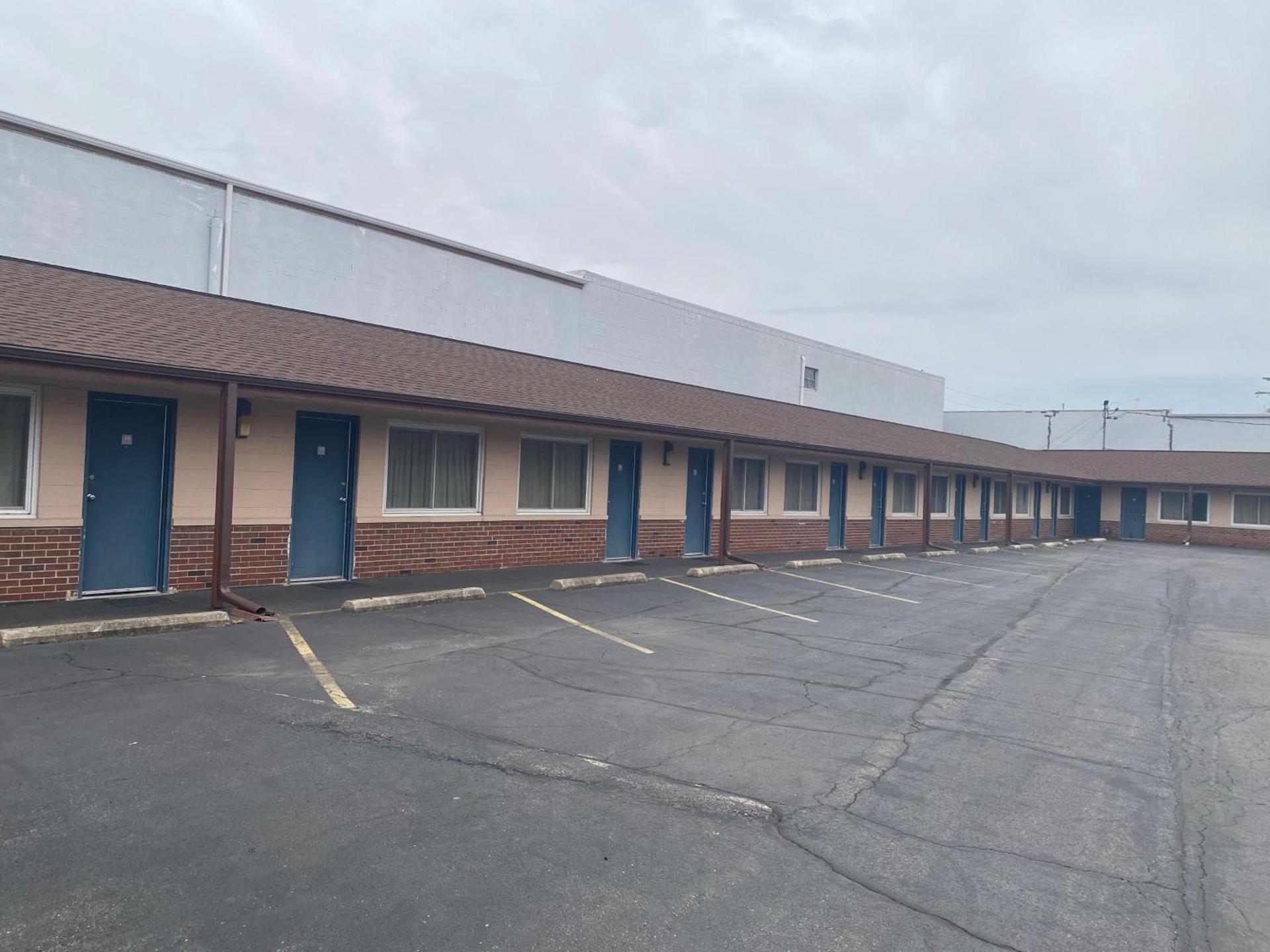 COURTESY MOTEL photo 5