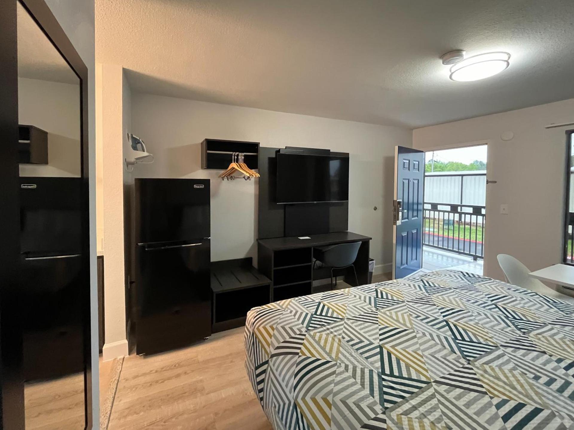 Studio 6 Conroe, TX photo 15