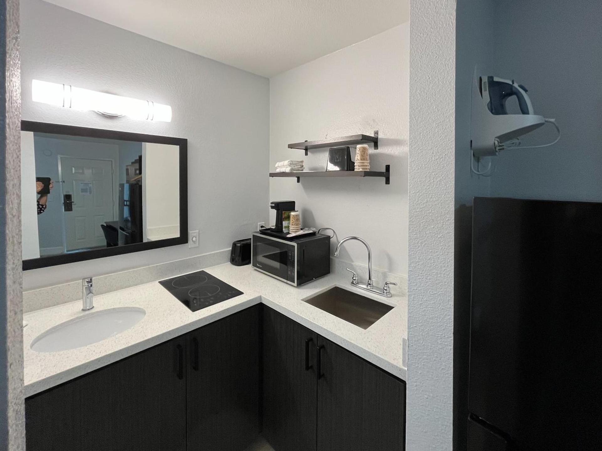Studio 6 Conroe, TX photo 9