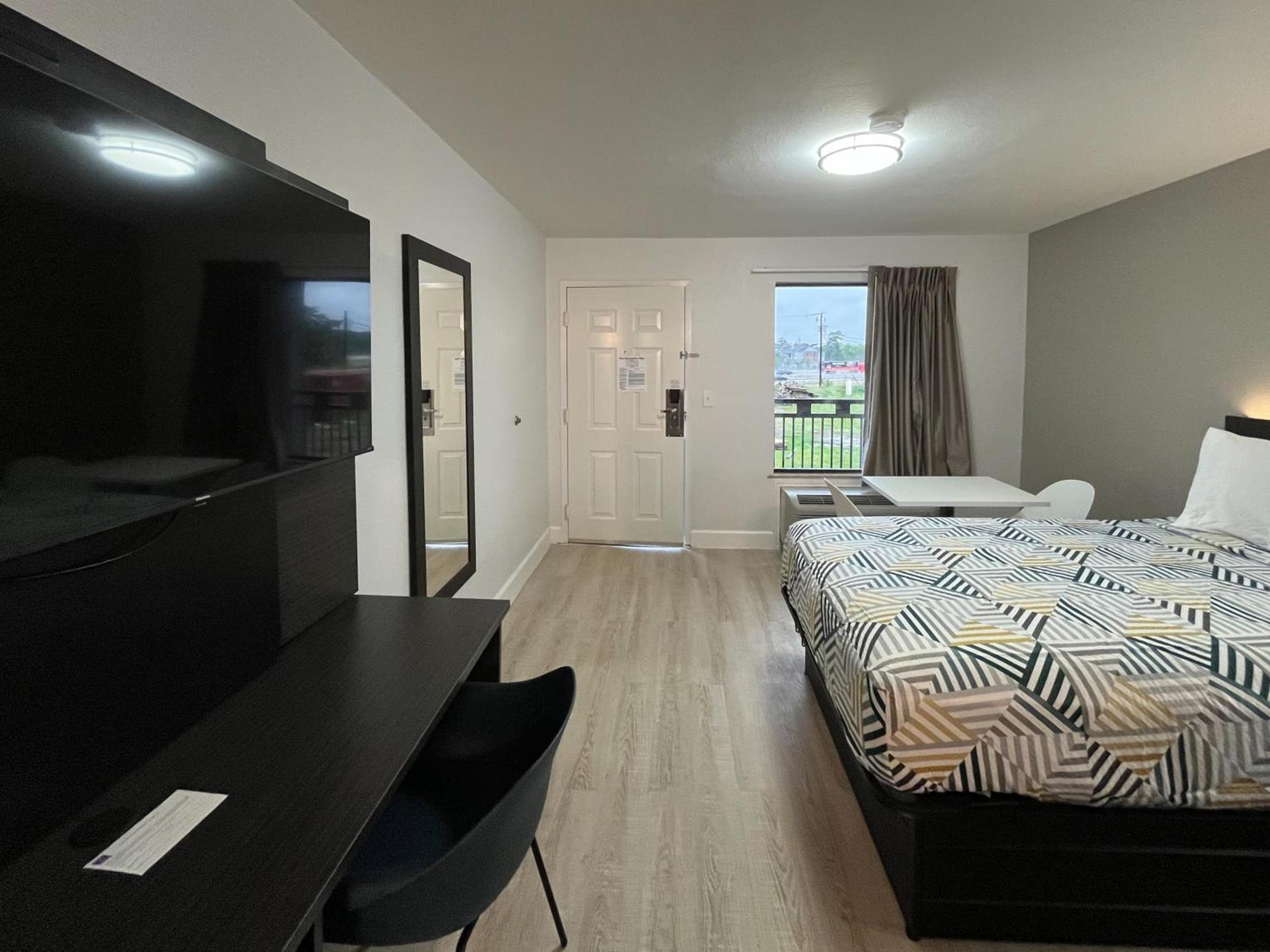 Studio 6 Conroe, TX photo 5