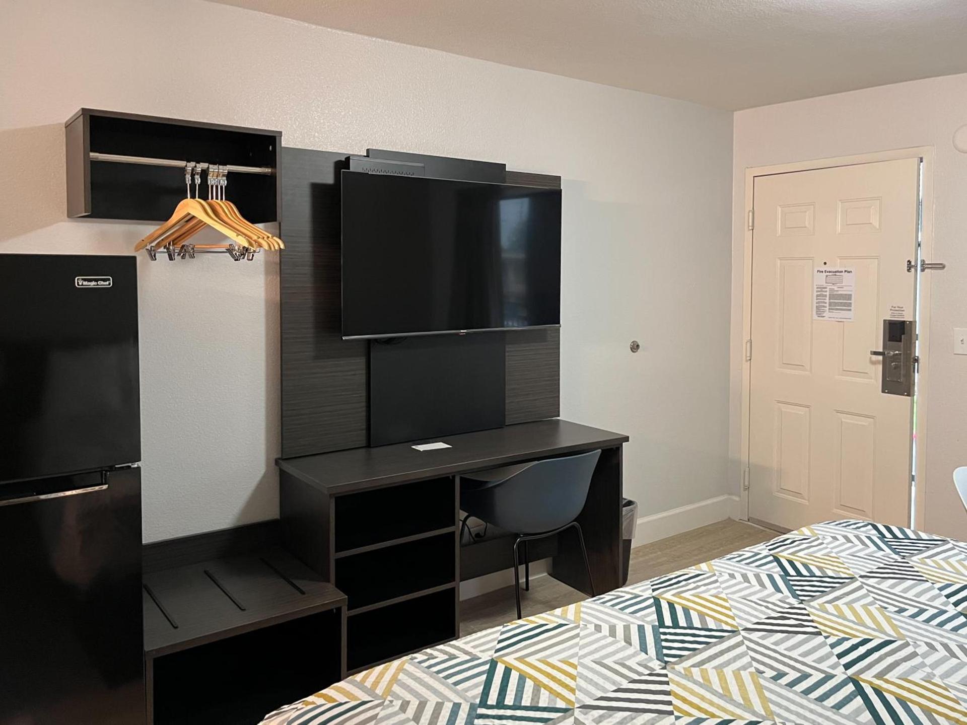 Studio 6 Conroe, TX photo 12