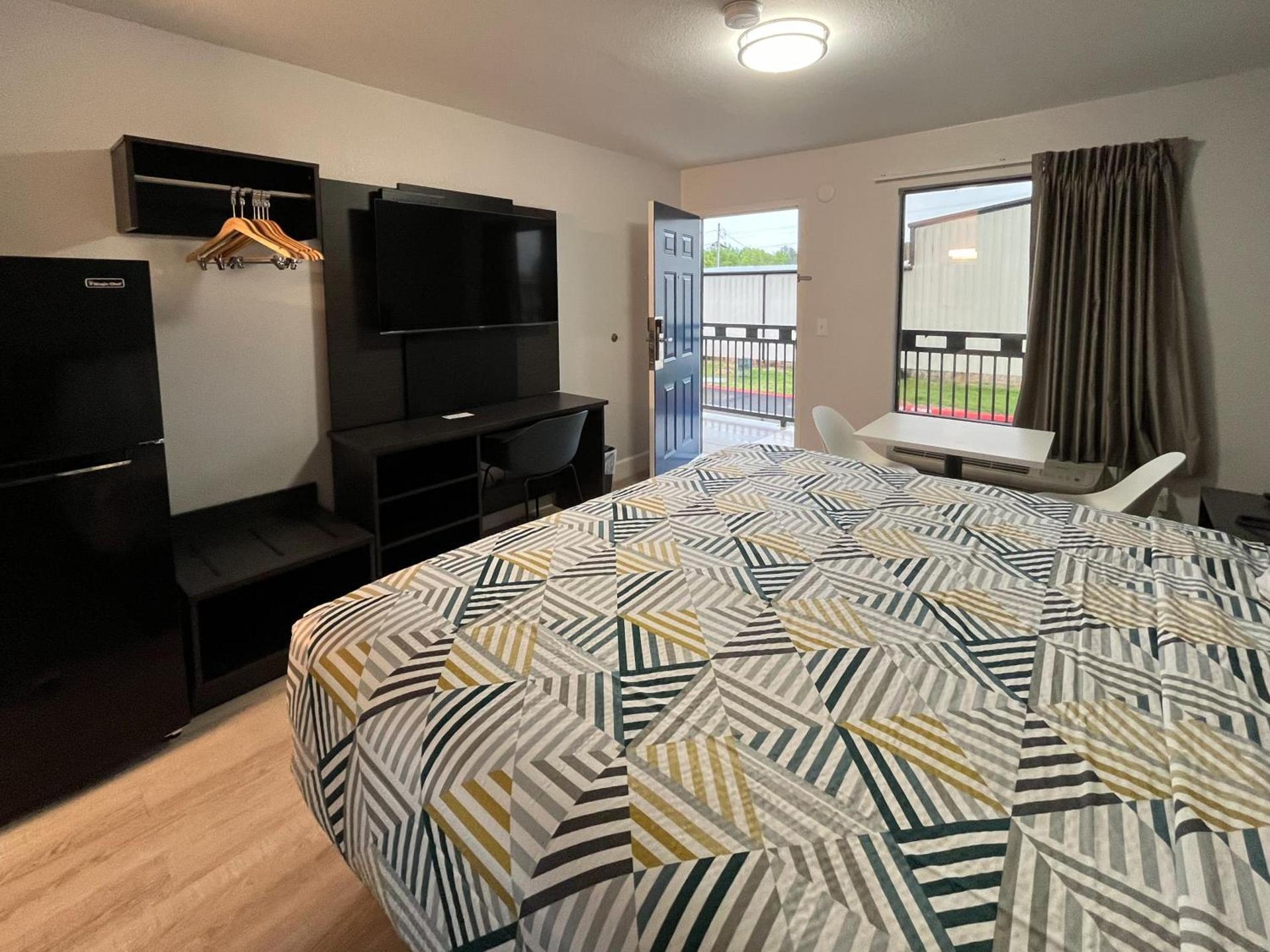 Studio 6 Conroe, TX photo 18